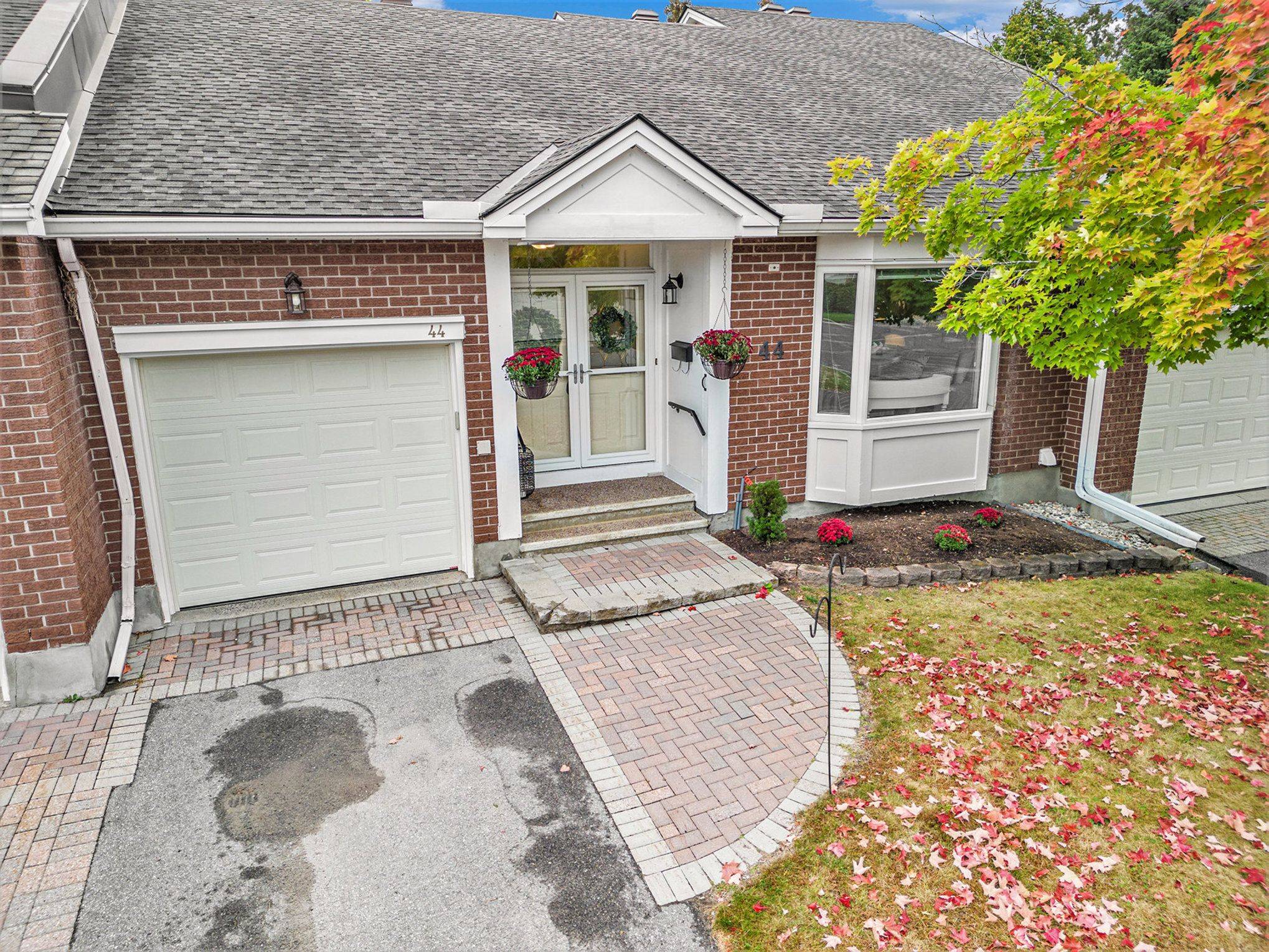 Stittsville - Munster - Richmond, ON K2S 1C7,44 Innesbrook CT
