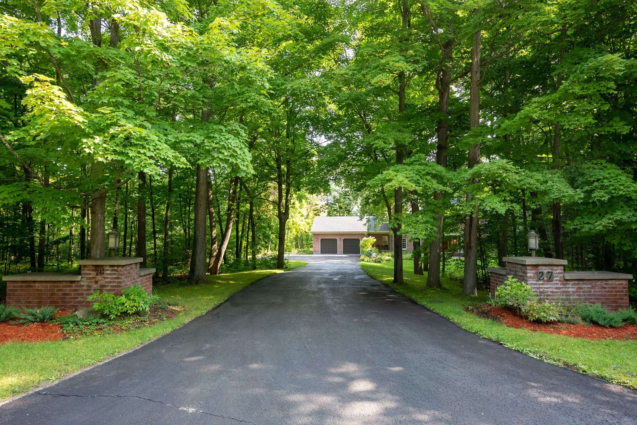 Kanata, ON K2W 1A1,27 Marchbrook CIR