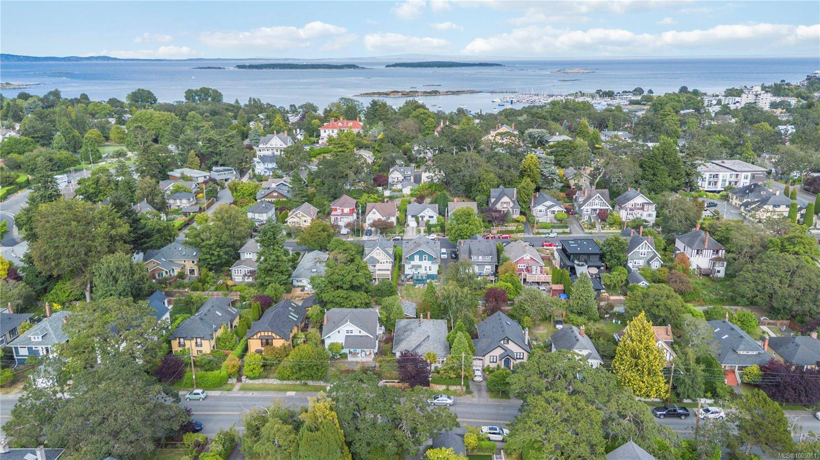 Oak Bay, BC V8R 5T4,1579 Hampshire Rd