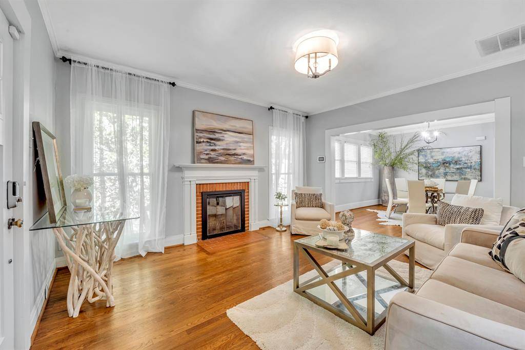 Dallas, TX 75214,6227 Lakeshore Drive