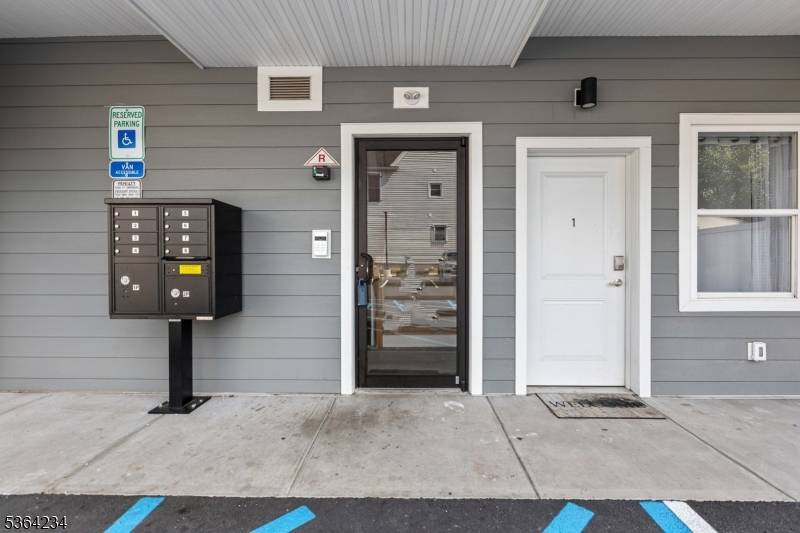 Elizabeth City, NJ 07201,862 E Jersey St #3