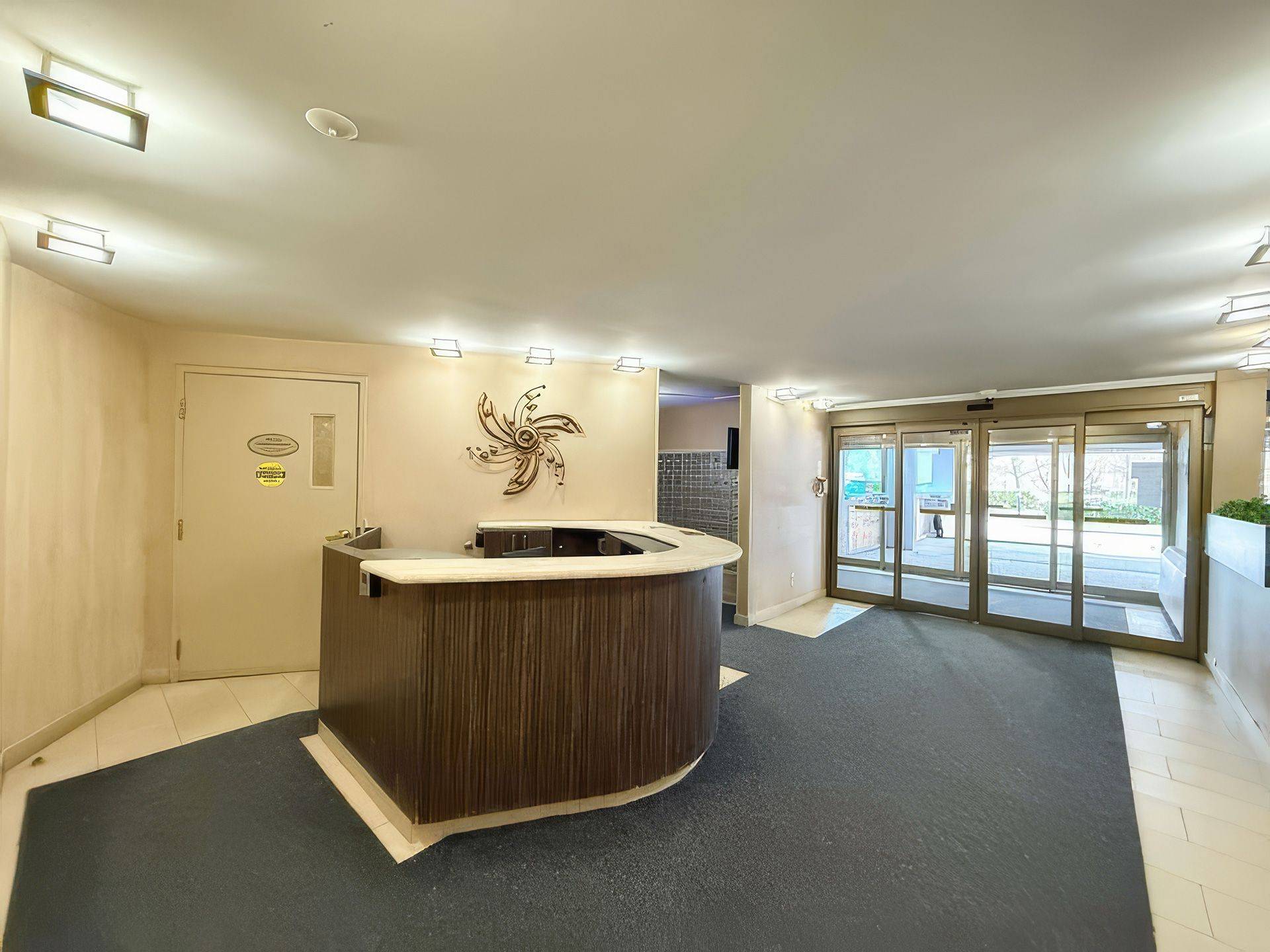 Toronto C11, ON M3C 3A4,20 EDGECLIFFE Golfway #1408