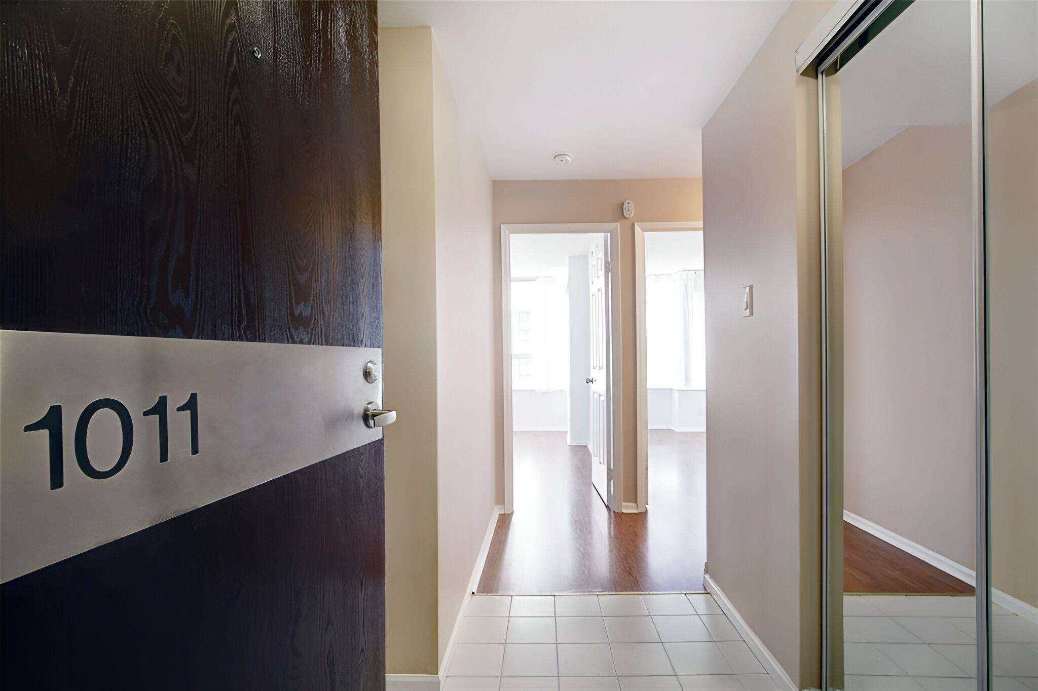 Toronto C01, ON M5G 2J9,717 Bay ST #1011