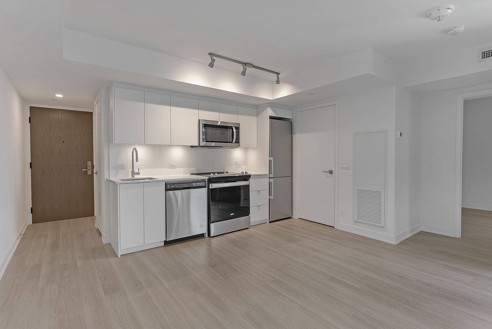 Toronto C06, ON M3H 0E3,30 Tretti WAY #630