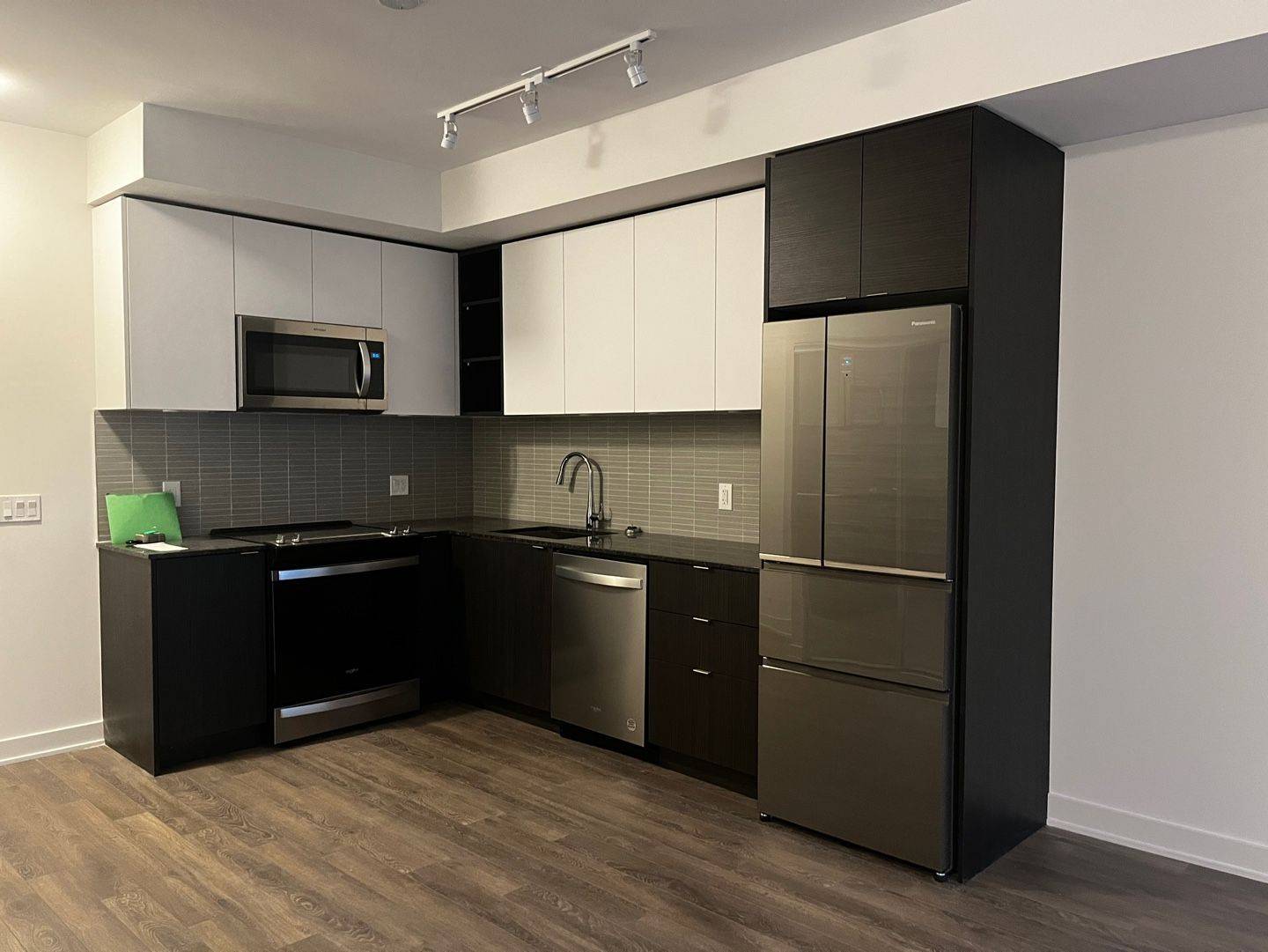 Vaughan, ON L6A 5B9,100 Eagle Rock WAY #809