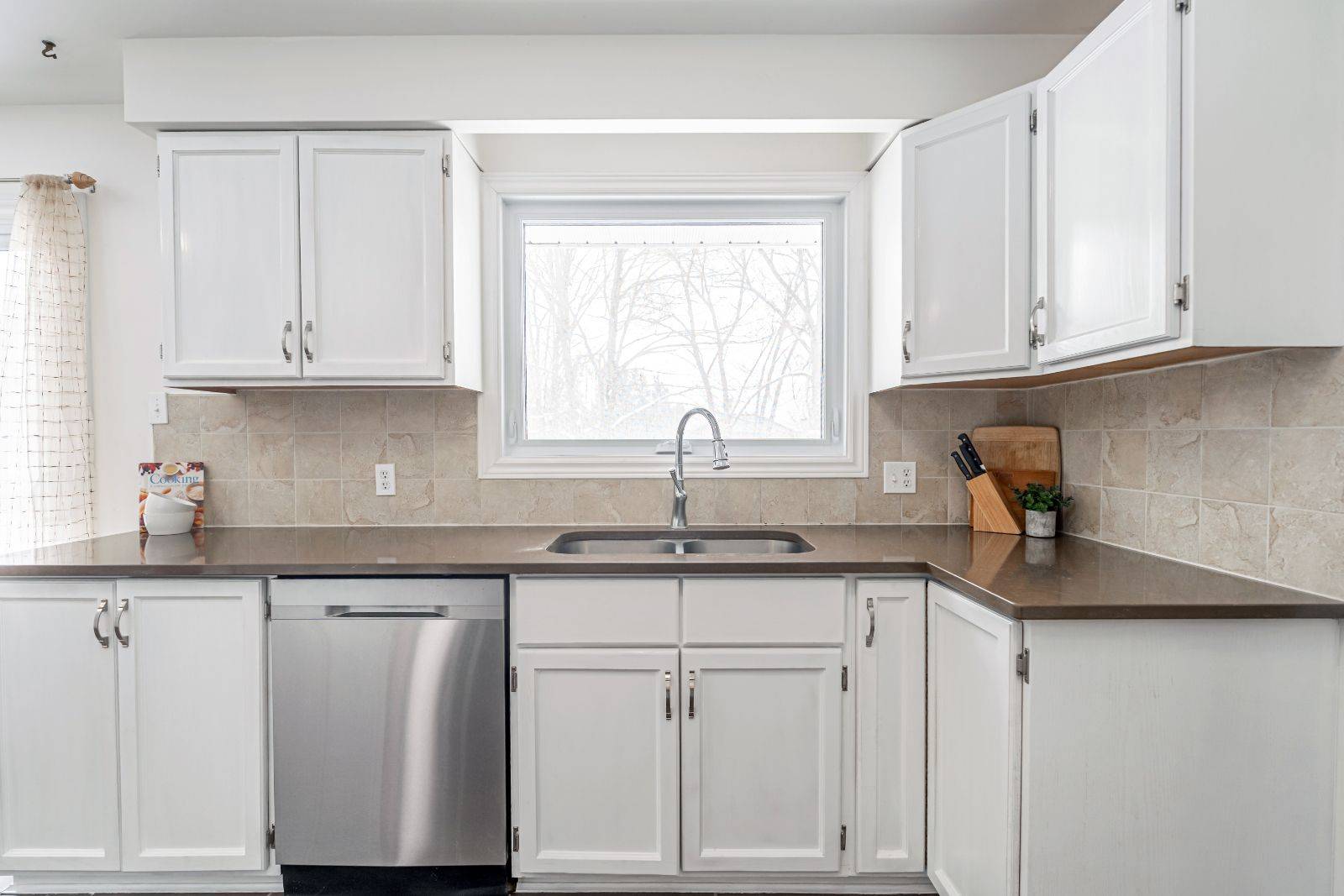 Innisfil, ON L0L 1K0,5853 Yonge ST