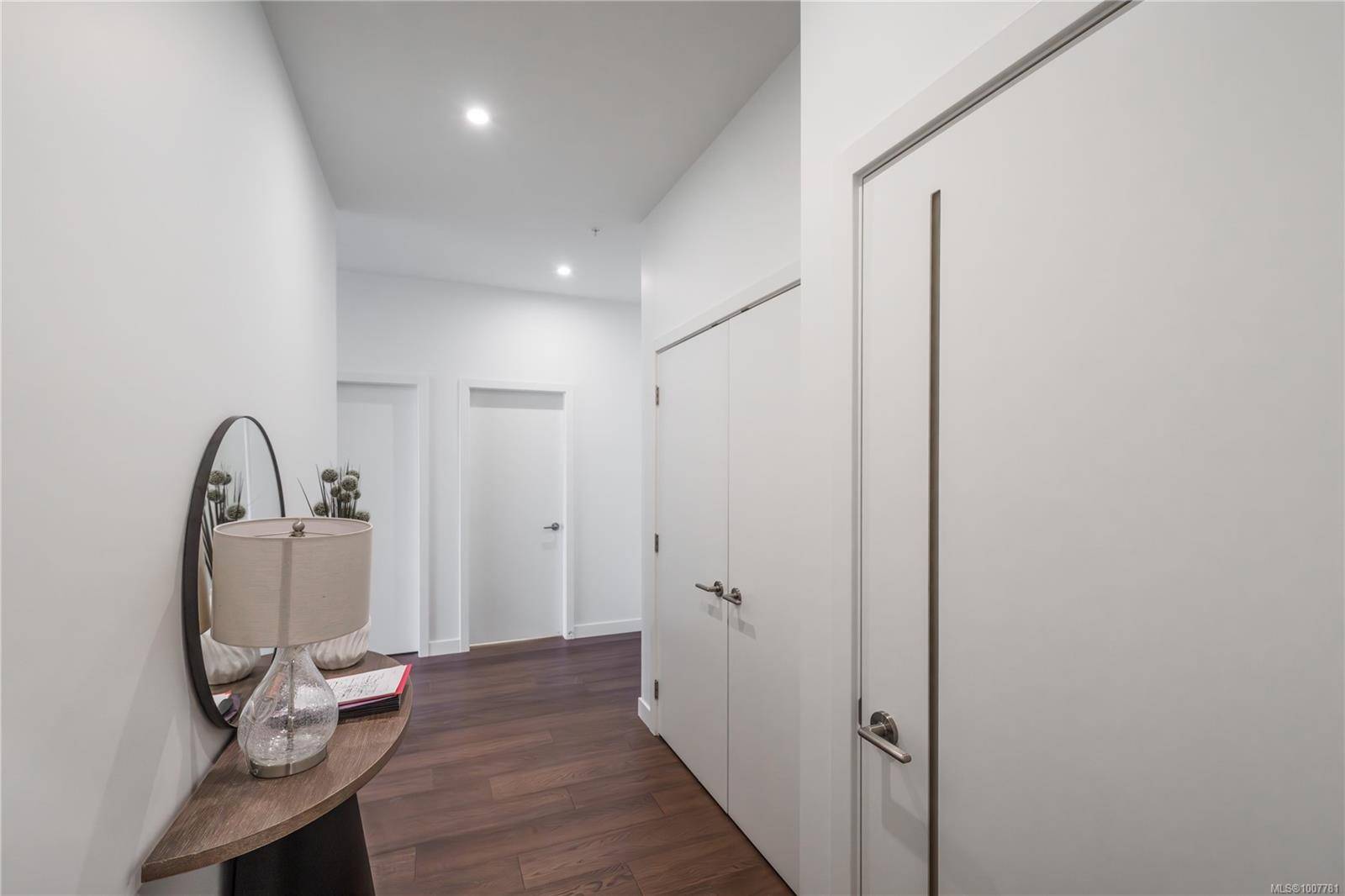 Sidney, BC V8L 2W5,9570 Fifth St #307