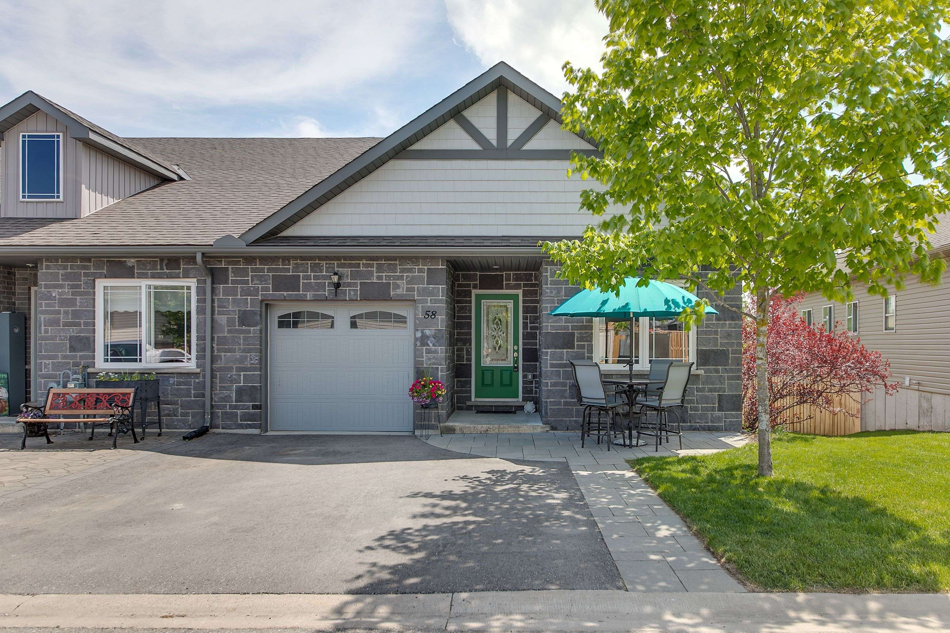 Orillia, ON L3V 0G3,58 Lucy LN