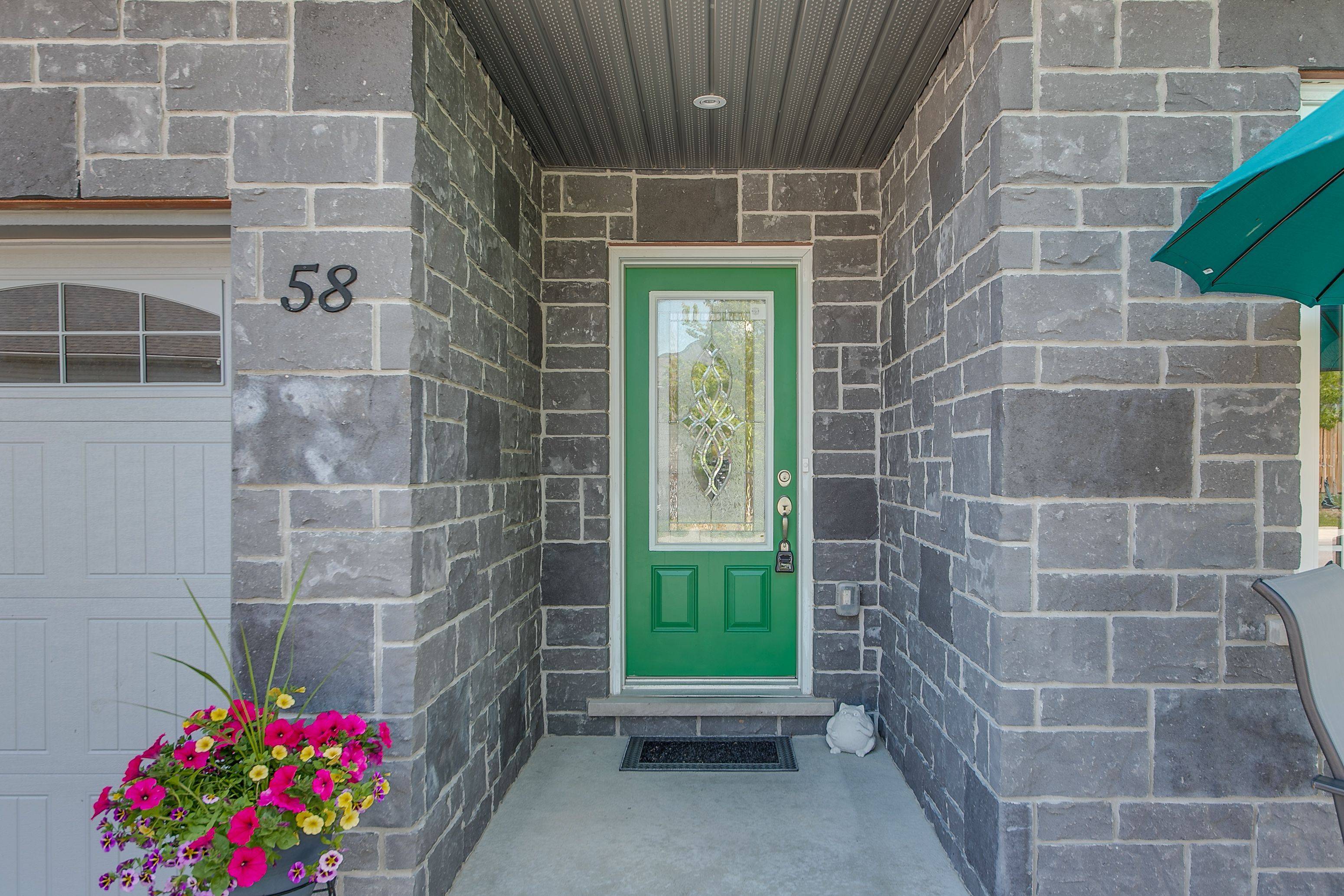 Orillia, ON L3V 0G3,58 Lucy LN