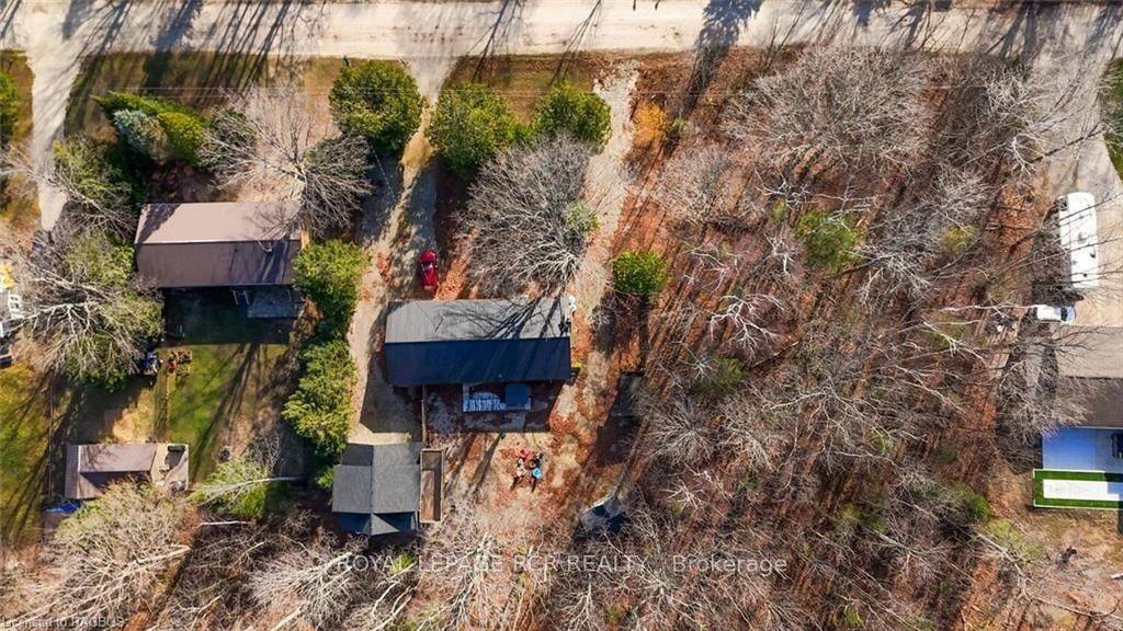 South Bruce Peninsula, ON N0H 2T0,25 AVELE RD E