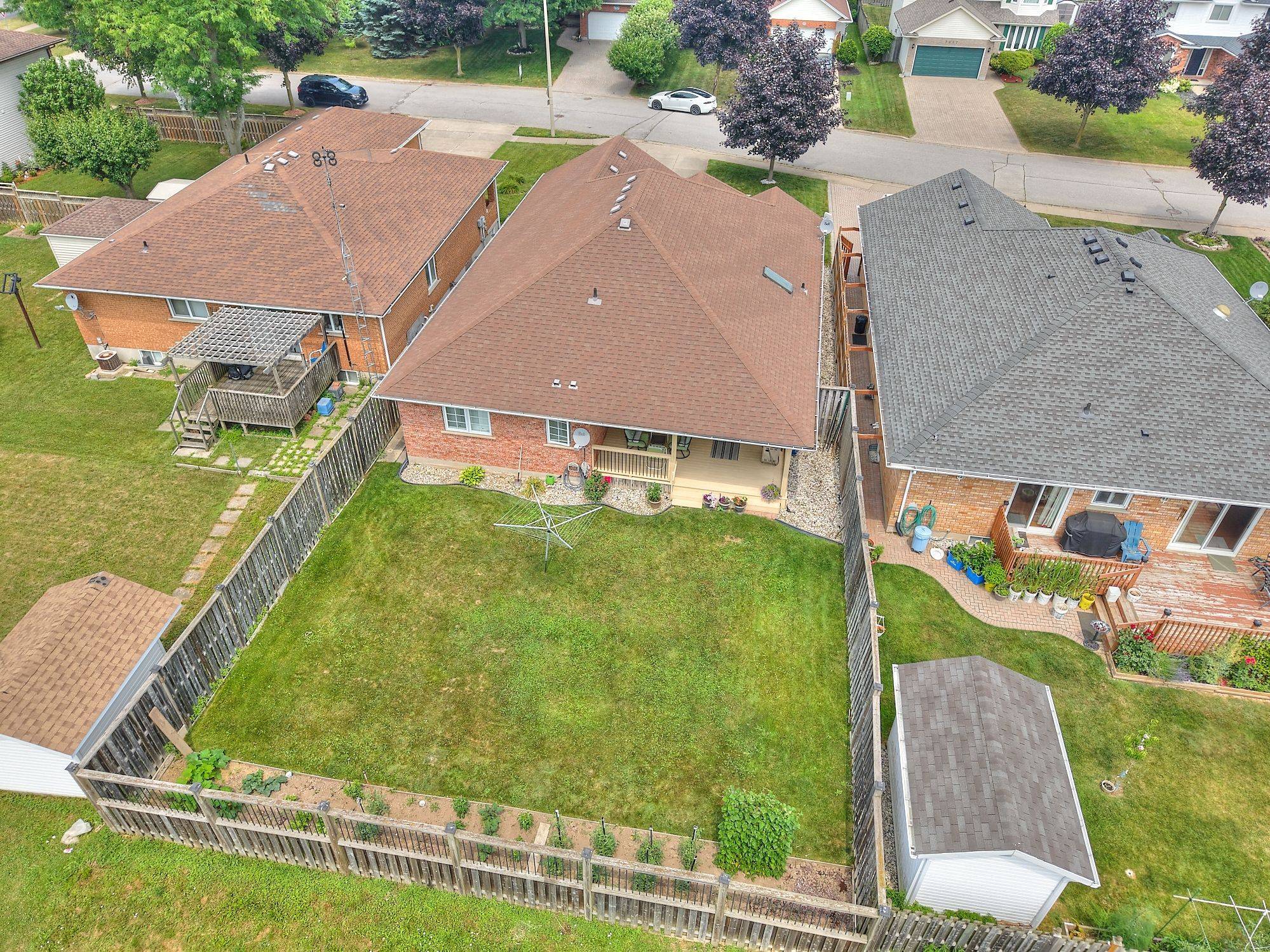 Niagara Falls, ON L2H 3C7,7926 FOXE DR