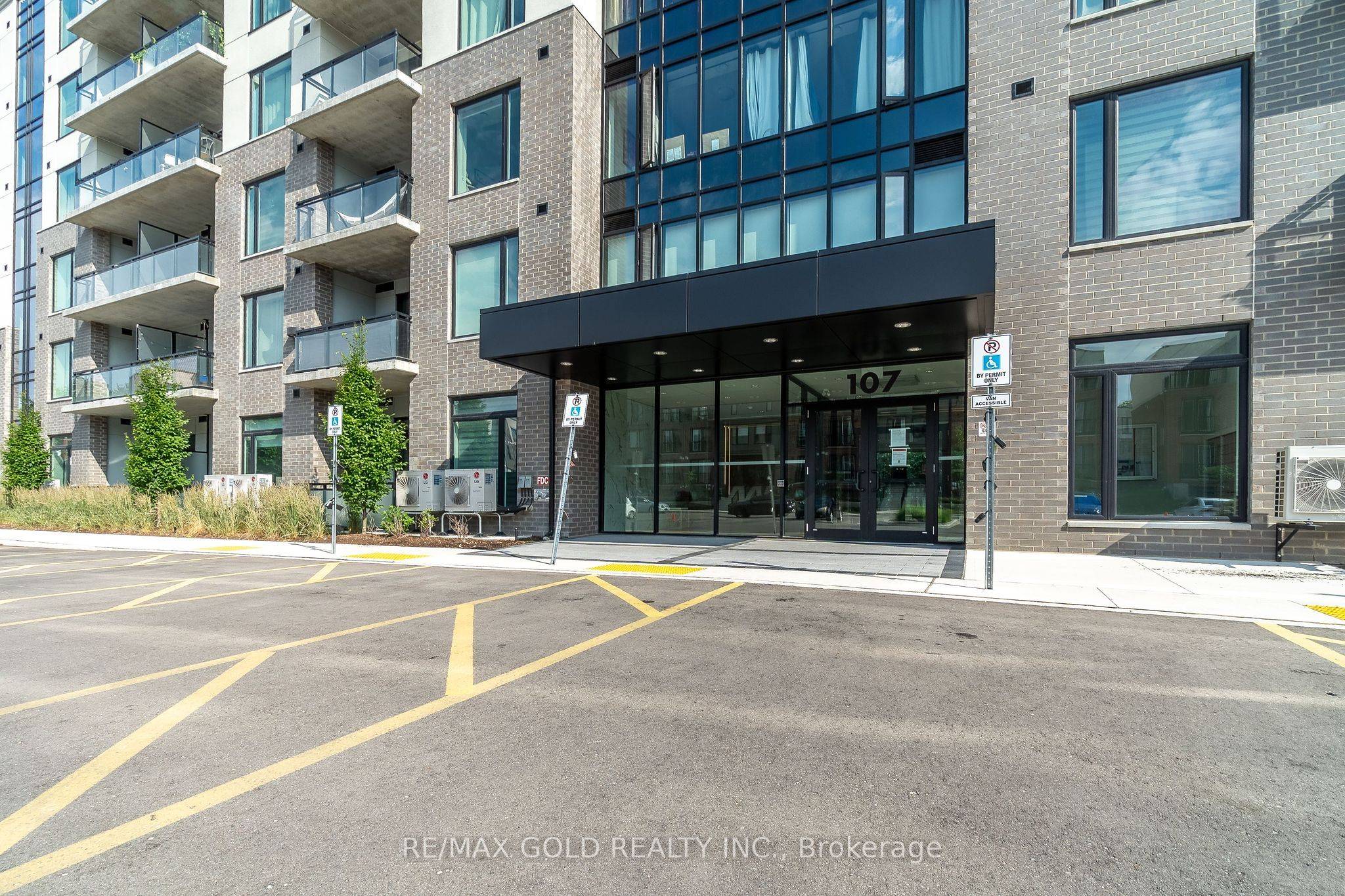 Waterloo, ON N2J 0G3,107 Roger ST #404