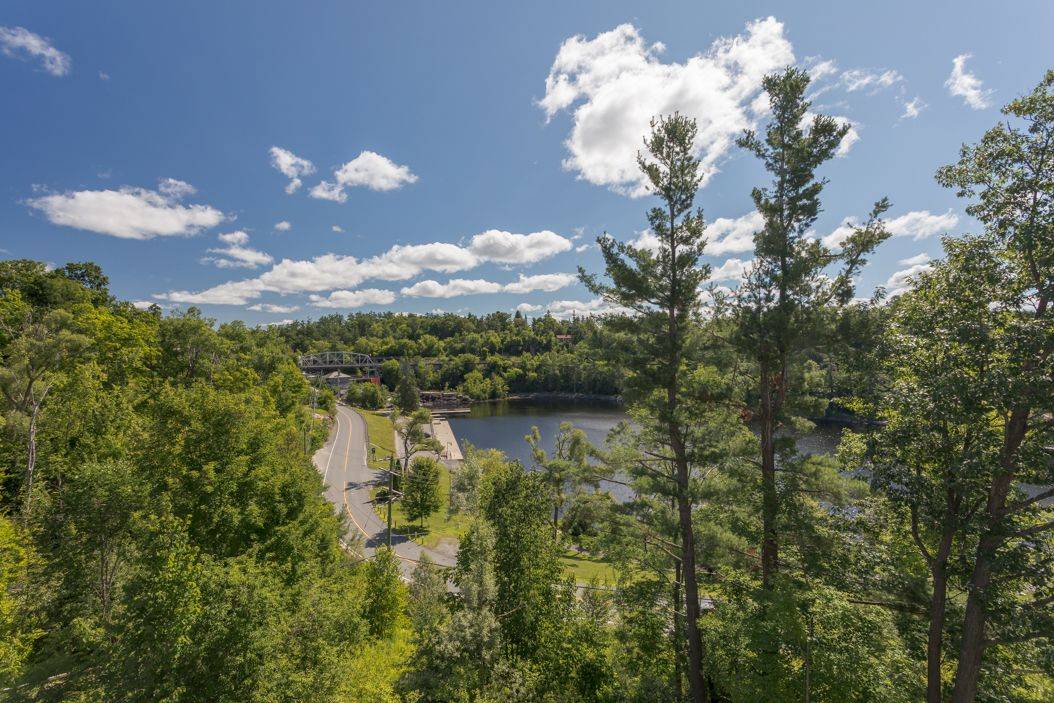 Bracebridge, ON P1L 0A4,10A Kimberley ST #202