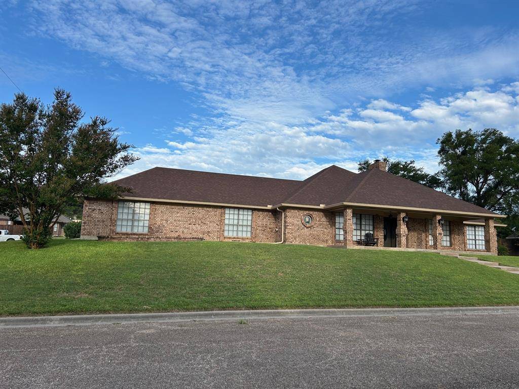 Clifton, TX 76634,410 Oak Crest