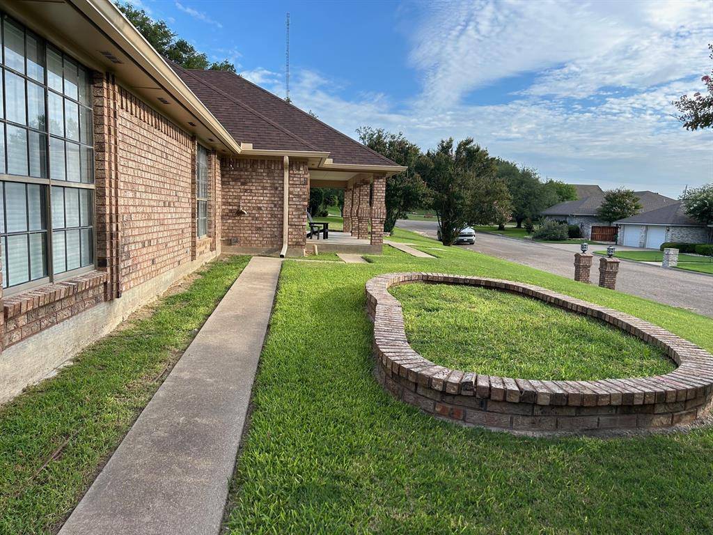 Clifton, TX 76634,410 Oak Crest