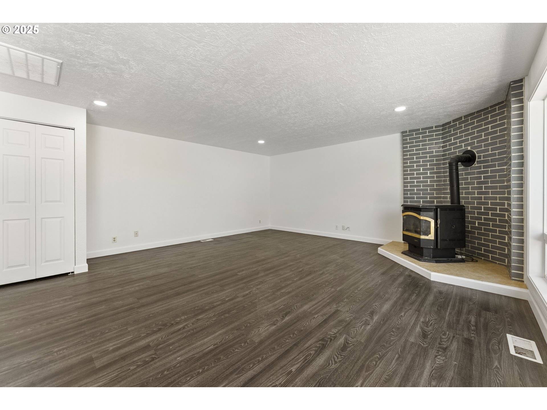 Rainier, OR 97048,30186 SANDY LN