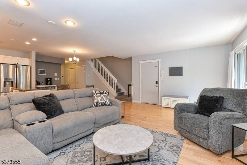 East Rutherford Boro, NJ 07073,39- B Triumph Ct #B