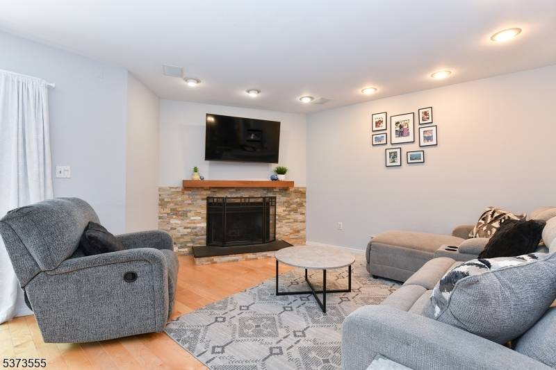 East Rutherford Boro, NJ 07073,39- B Triumph Ct #B