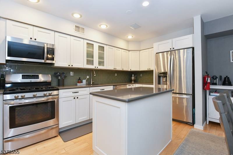 East Rutherford Boro, NJ 07073,39- B Triumph Ct #B
