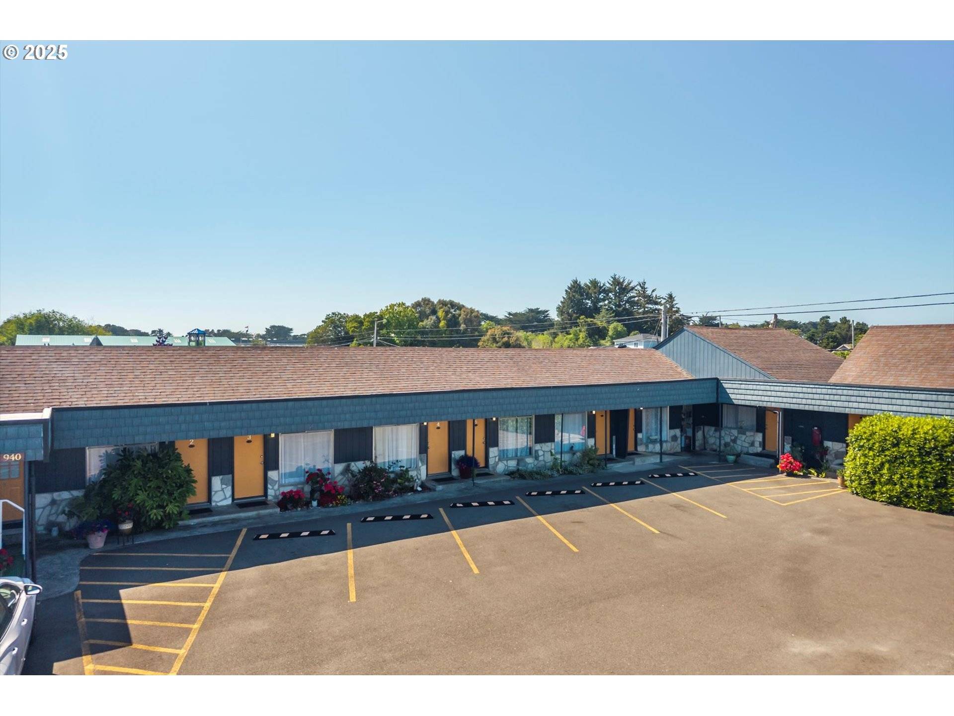 Bandon, OR 97411,940 OREGON AVE