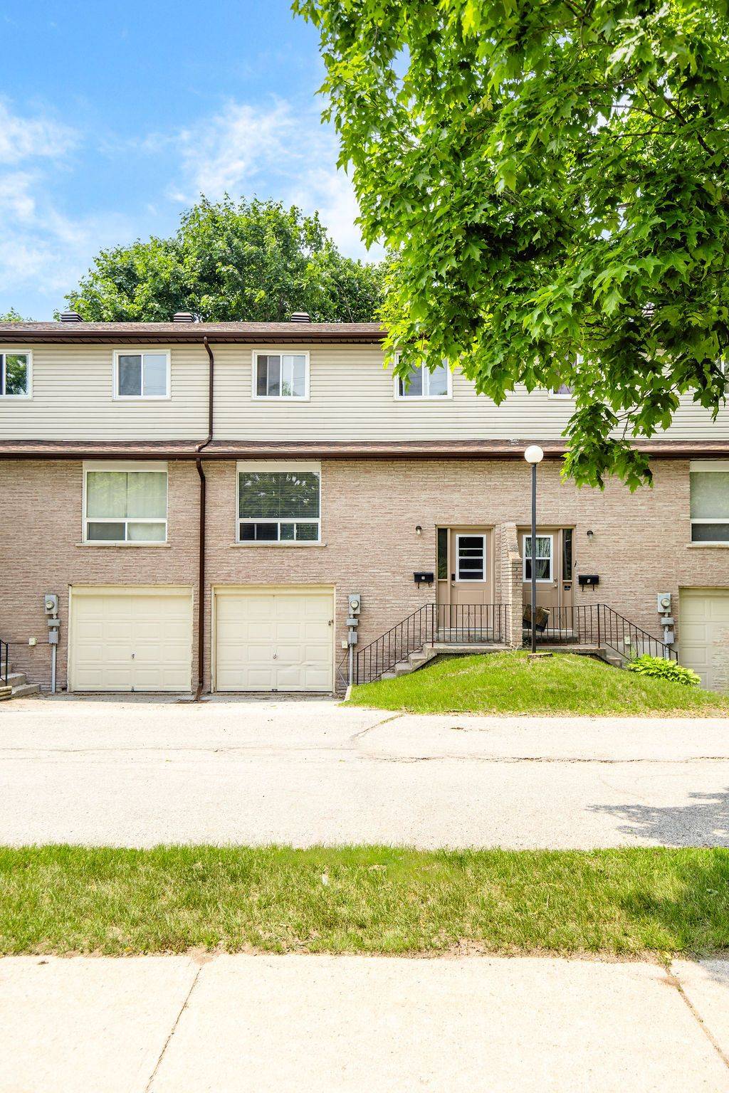 Orillia, ON L3V 6W7,1095 Mississaga ST W #10