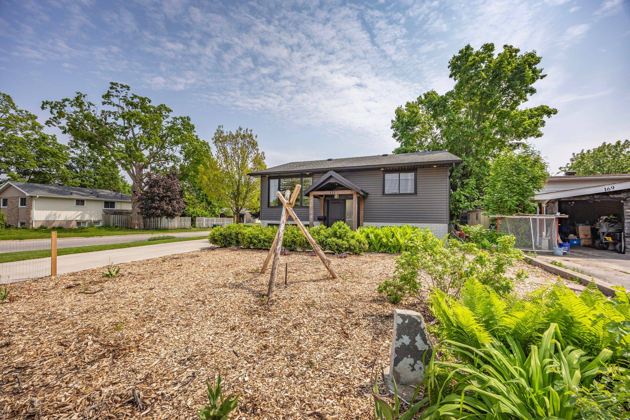 Barrie, ON L4M 2G6,171 Steel ST