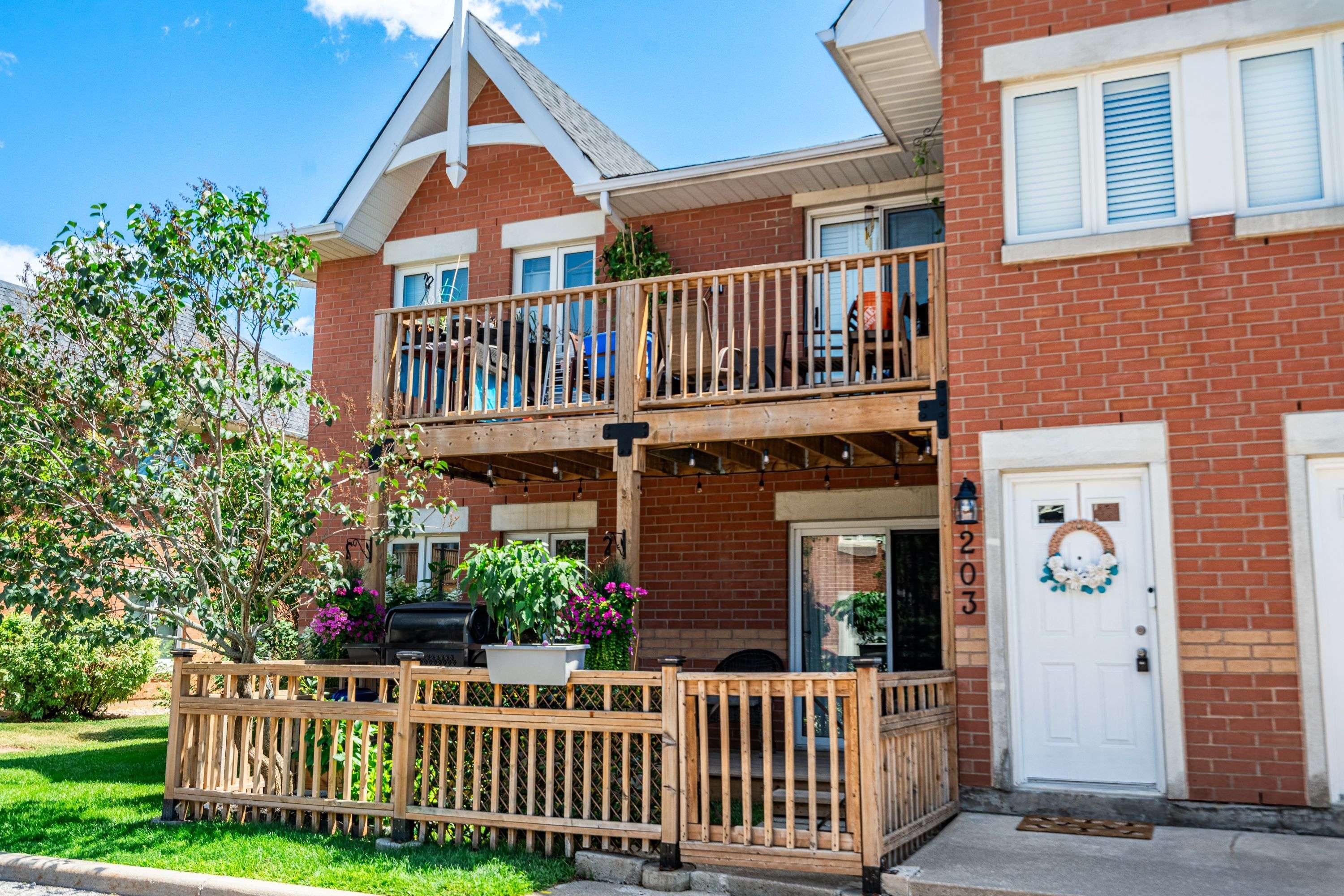 Burlington, ON L7M 4R4,4140 Foxwood DR #203