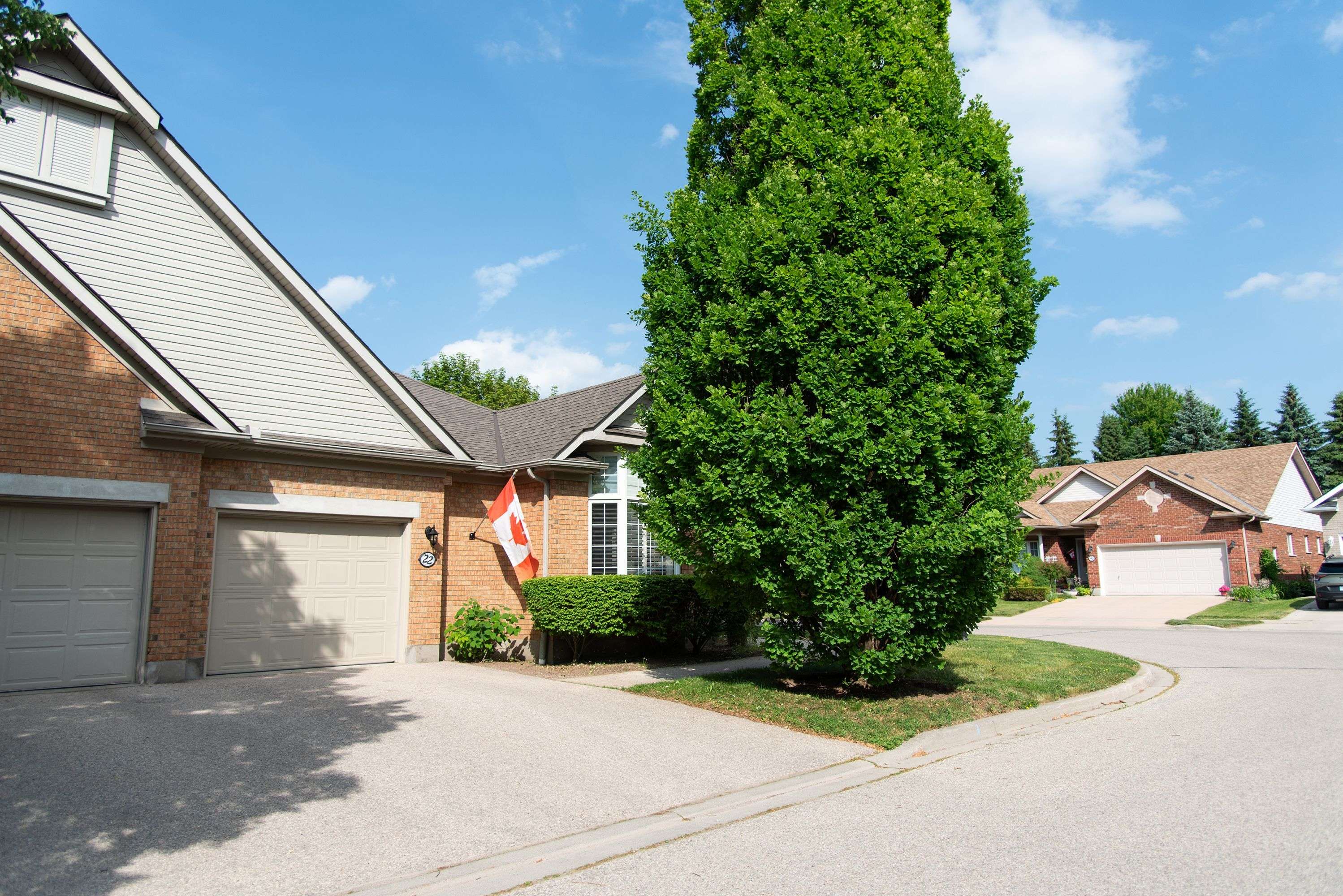Guelph, ON N1G 4X7,22 Magnolia LN