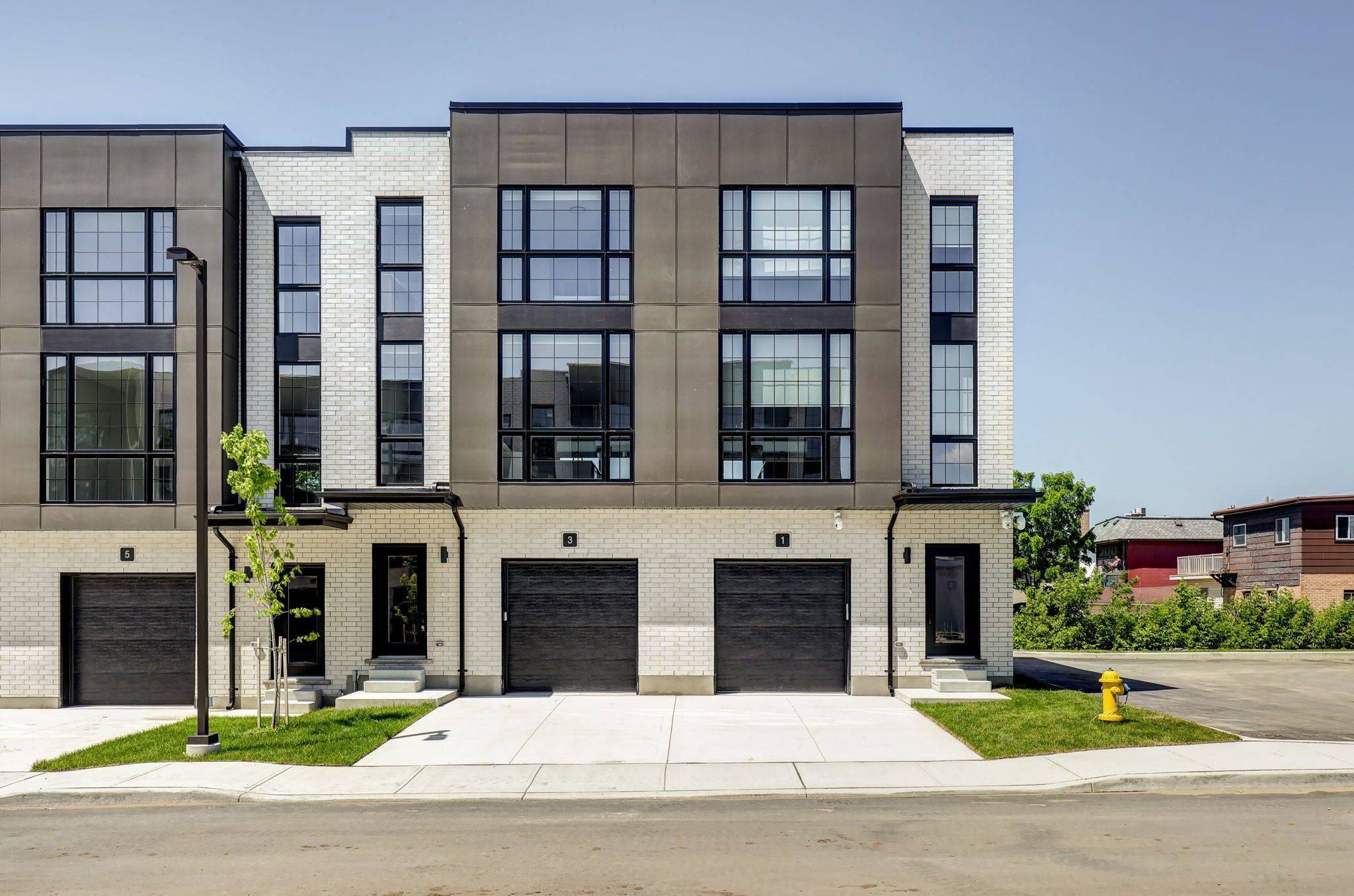 London South, ON N6P 1T5,2500 MAIN ST #3