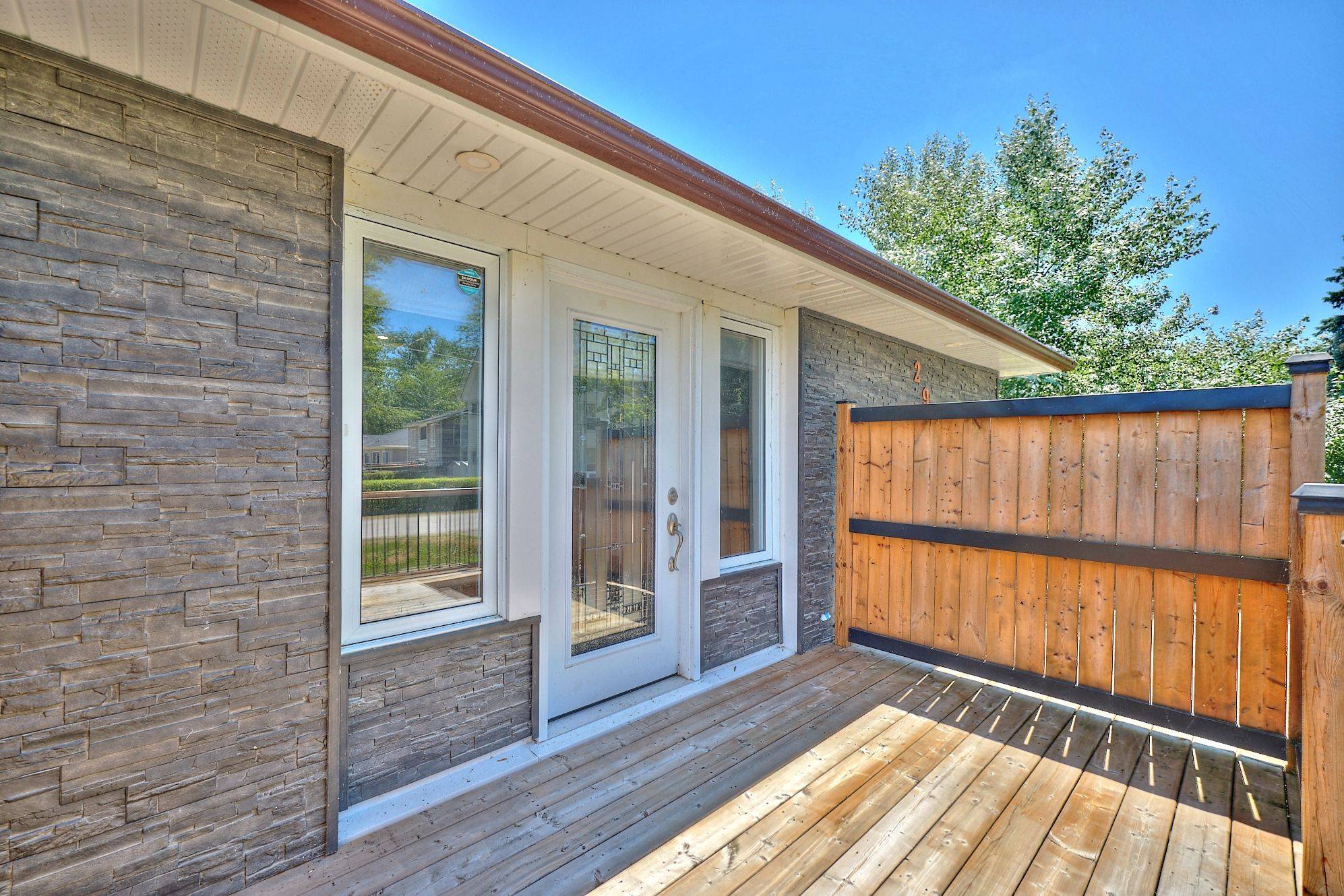 Fort Erie, ON L2A 4M1,296 Rose AVE