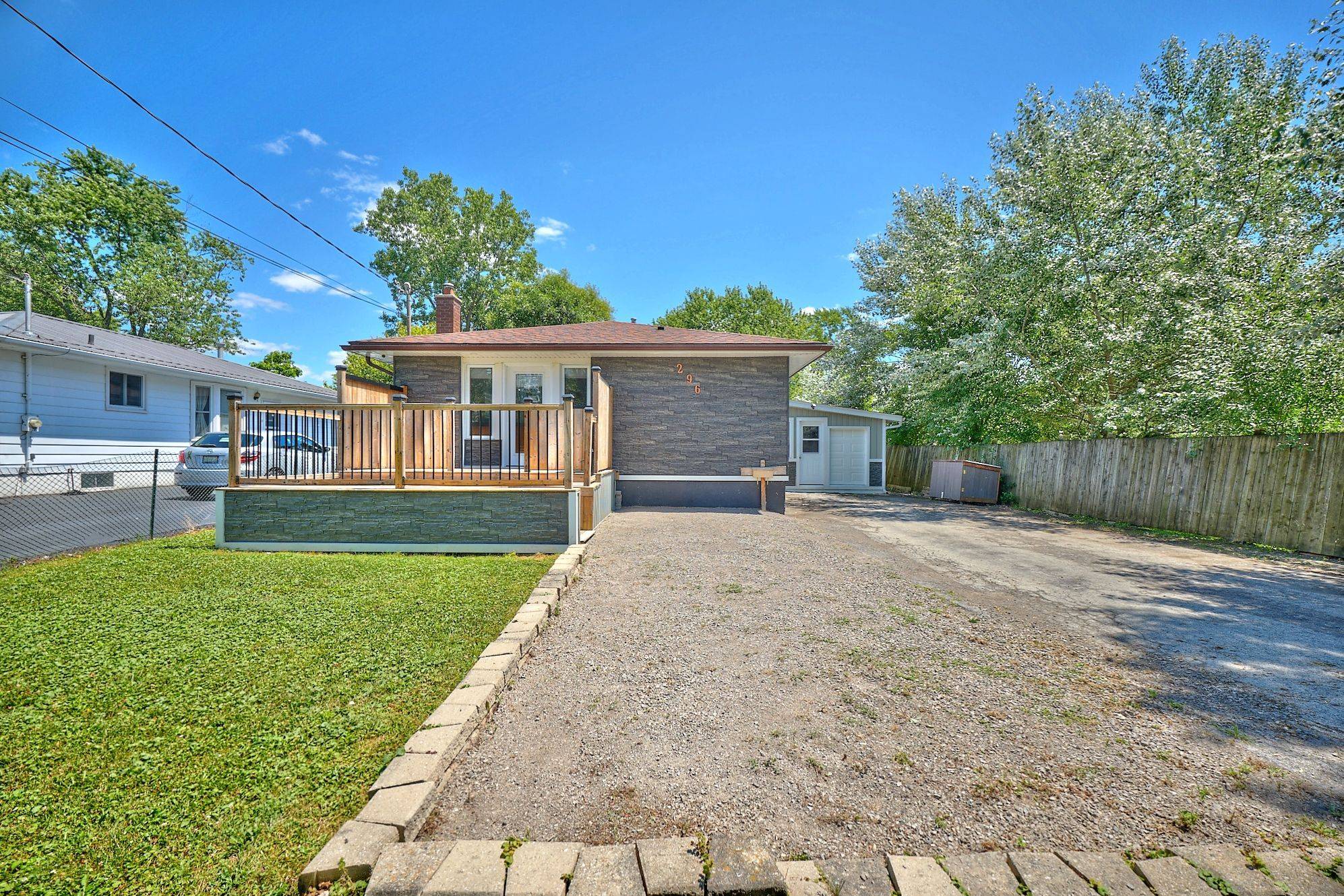 Fort Erie, ON L2A 4M1,296 Rose AVE