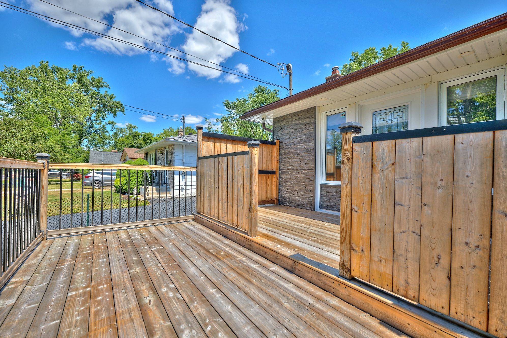 Fort Erie, ON L2A 4M1,296 Rose AVE