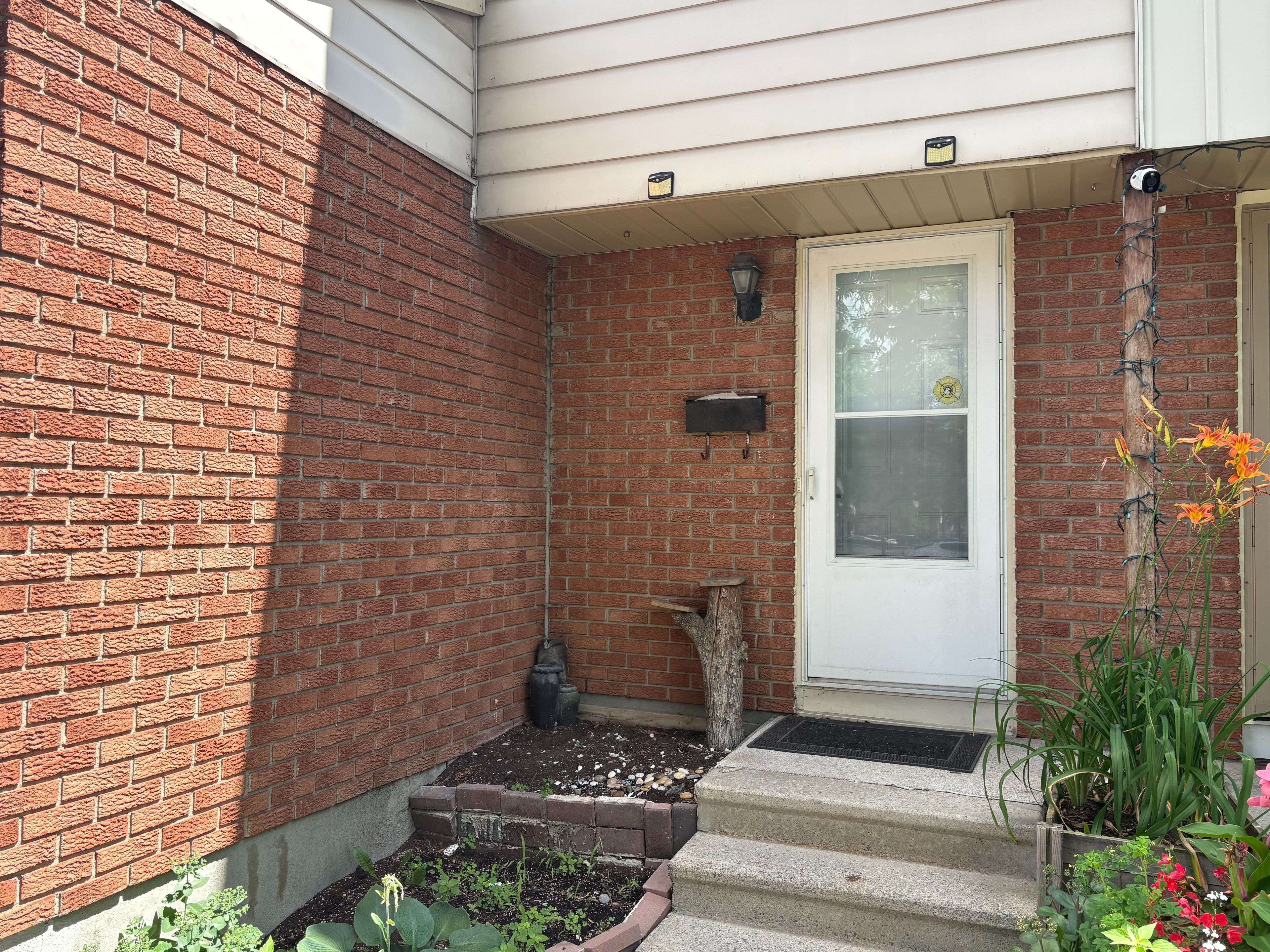 Elmvale Acres And Area, ON K1B 4V1,2415 Southvale CRES #75