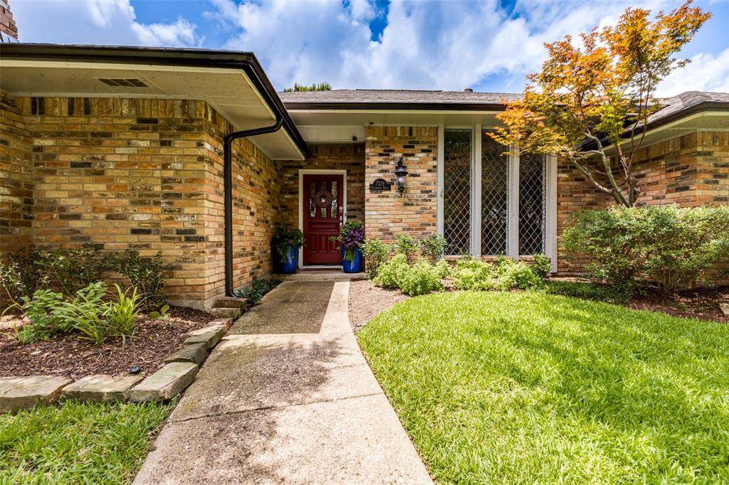 Dallas, TX 75231,7219 Claybrook Drive