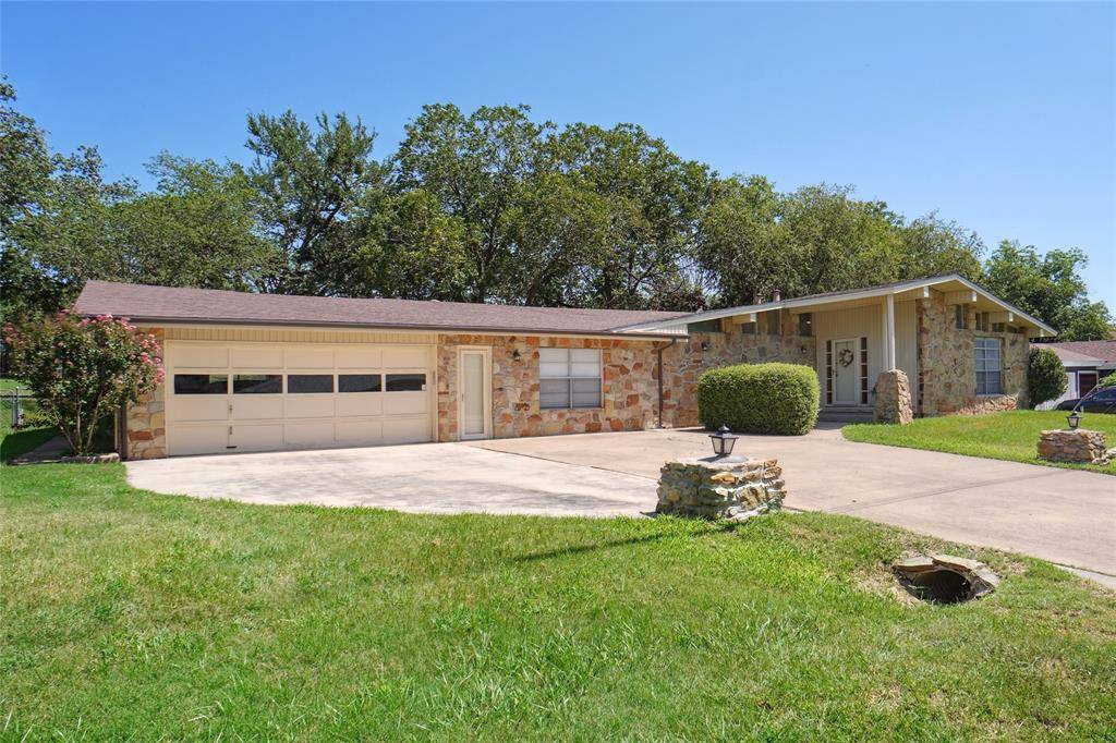 Runaway Bay, TX 76426,308 Half Moon Way