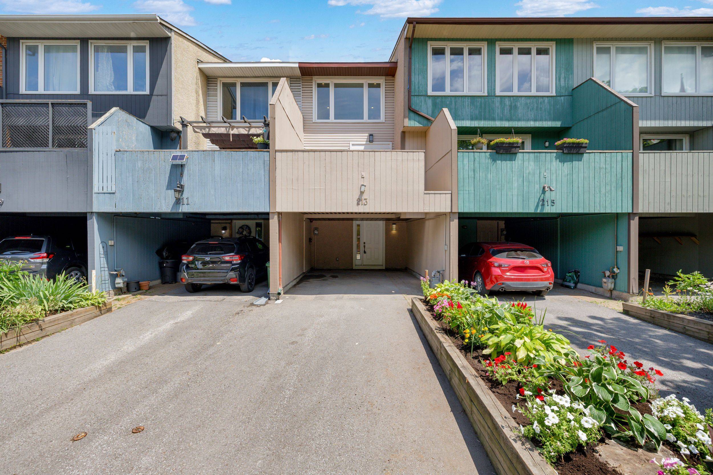 West Centre Town, ON K1R 7V4,213 BOOTH ST