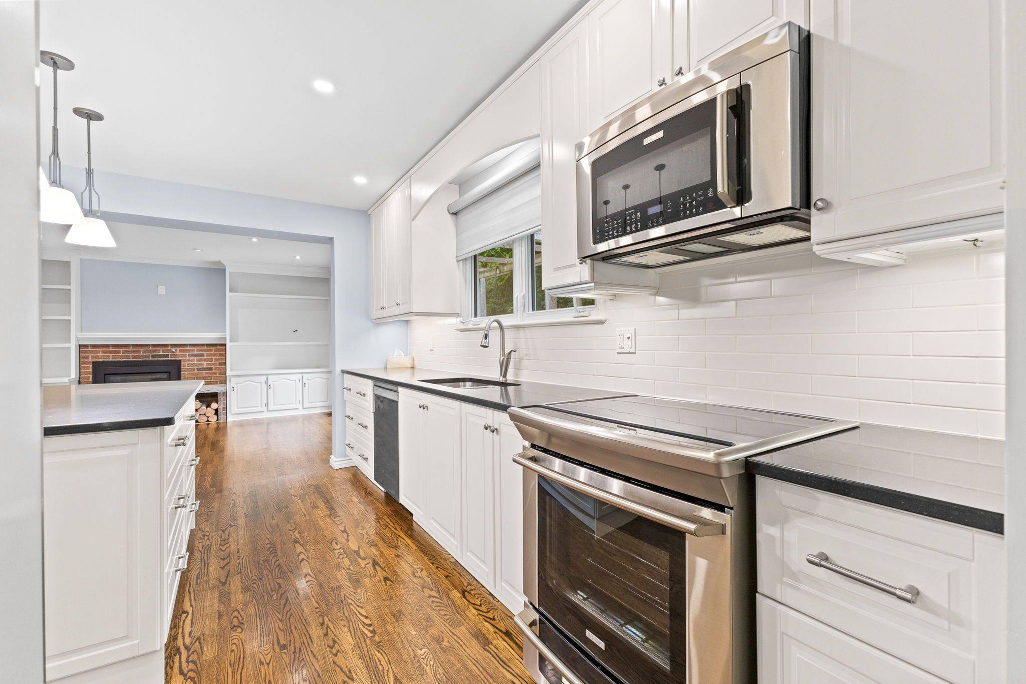 Blackburn Hamlet, ON K1B 3C1,6 Centrepark DR