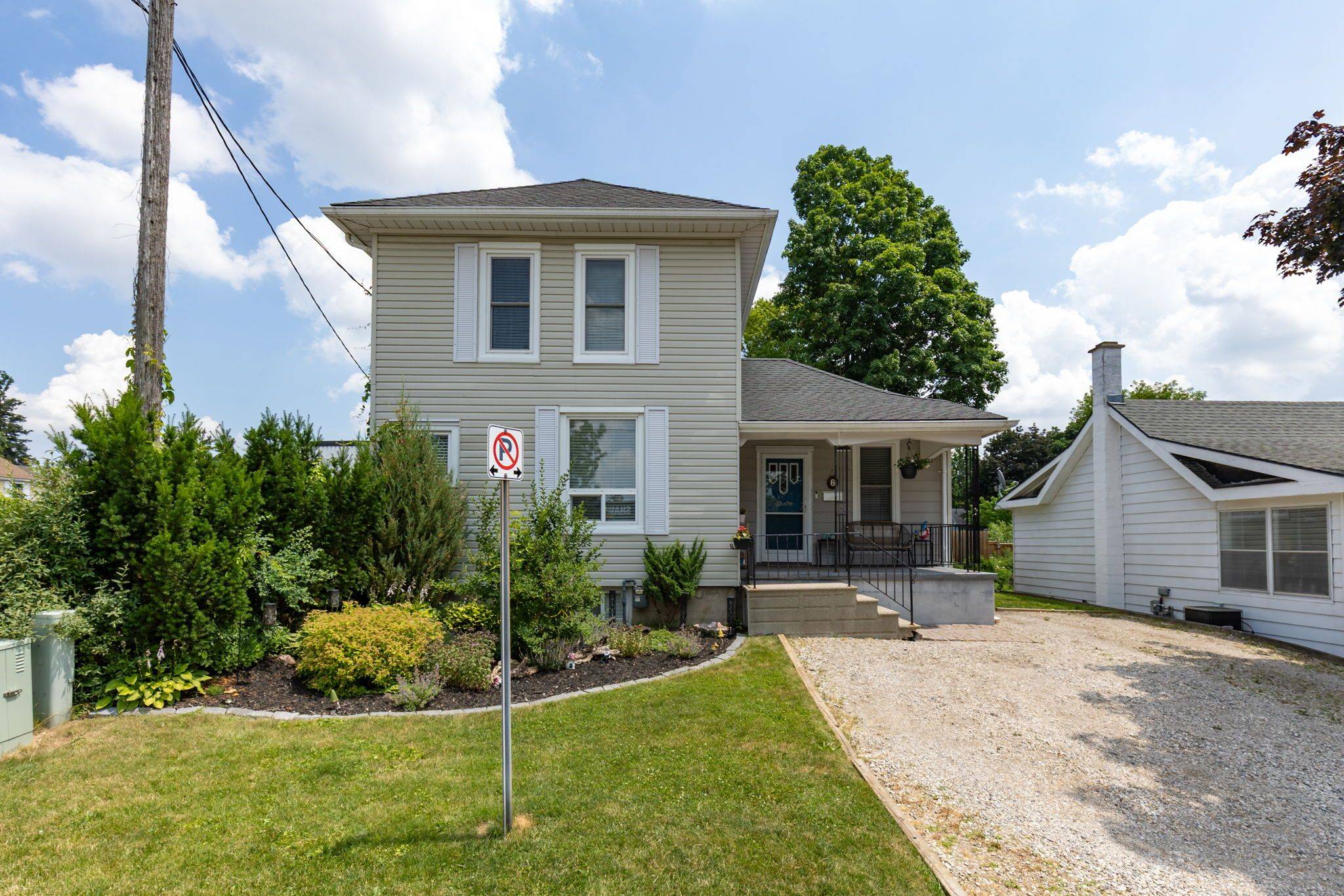 Woodstock, ON N4S 2S8,6 Waterloo ST W