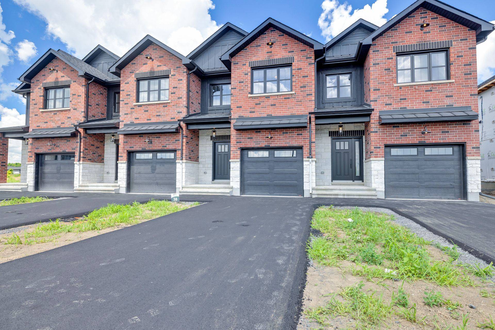 North Stormont, ON K0A 1R0,13 HELEN ST