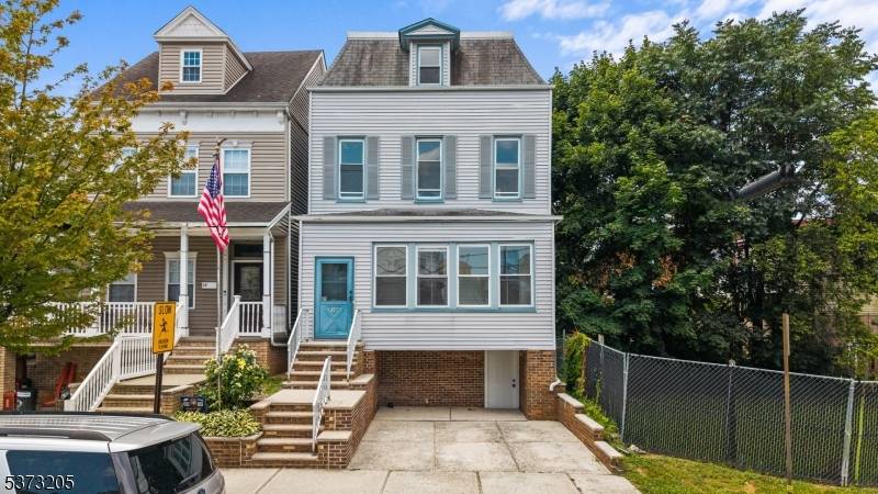 Bayonne City, NJ 07002,10 E 45Th St