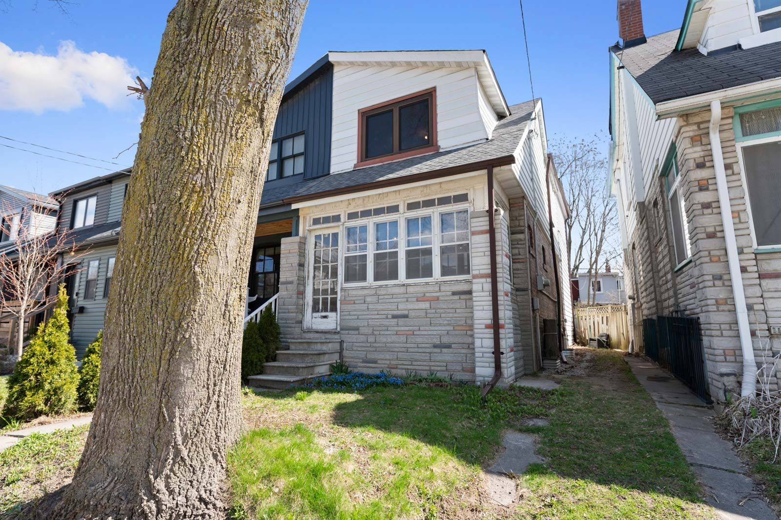 Toronto E01, ON M4L 2X5,99 Kent RD
