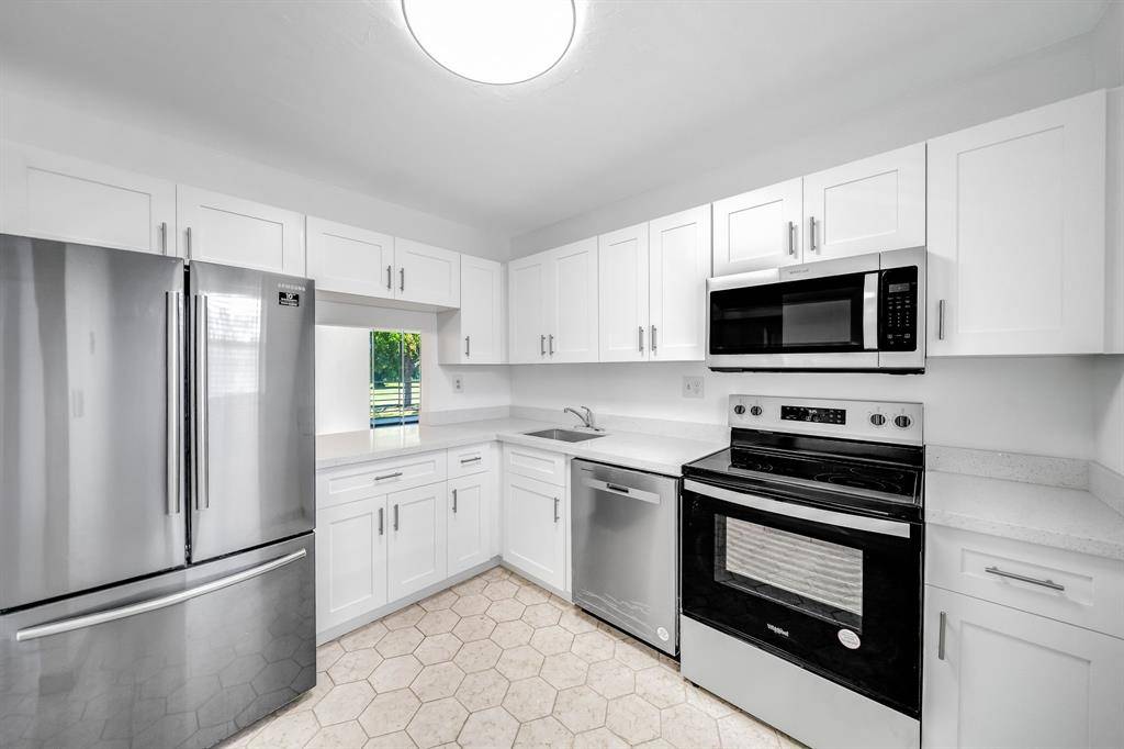 Tamarac, FL 33321,8320 Sands Point Blvd #208M