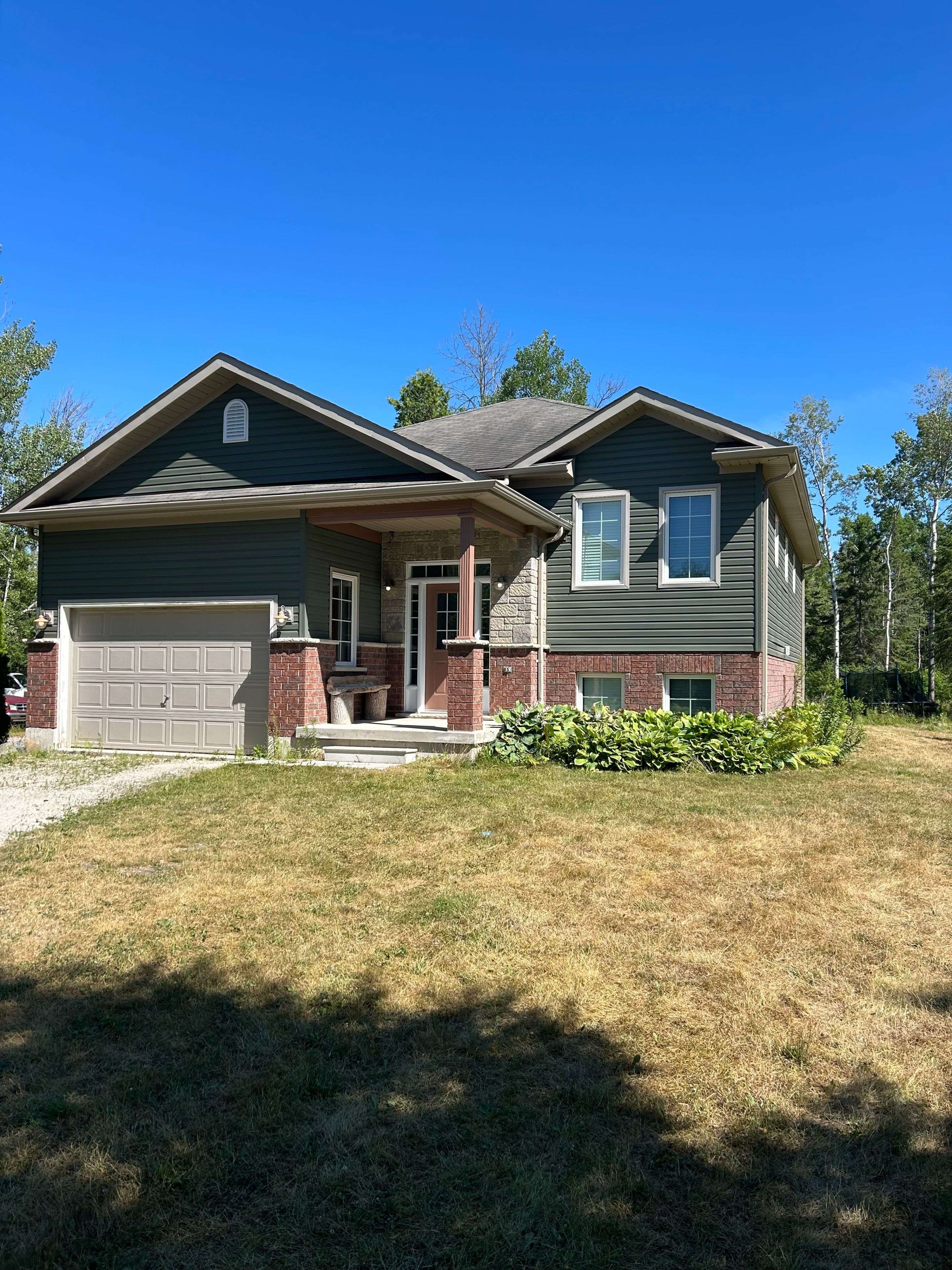 Wasaga Beach, ON L9Z 2Y2,23 Robert ST S