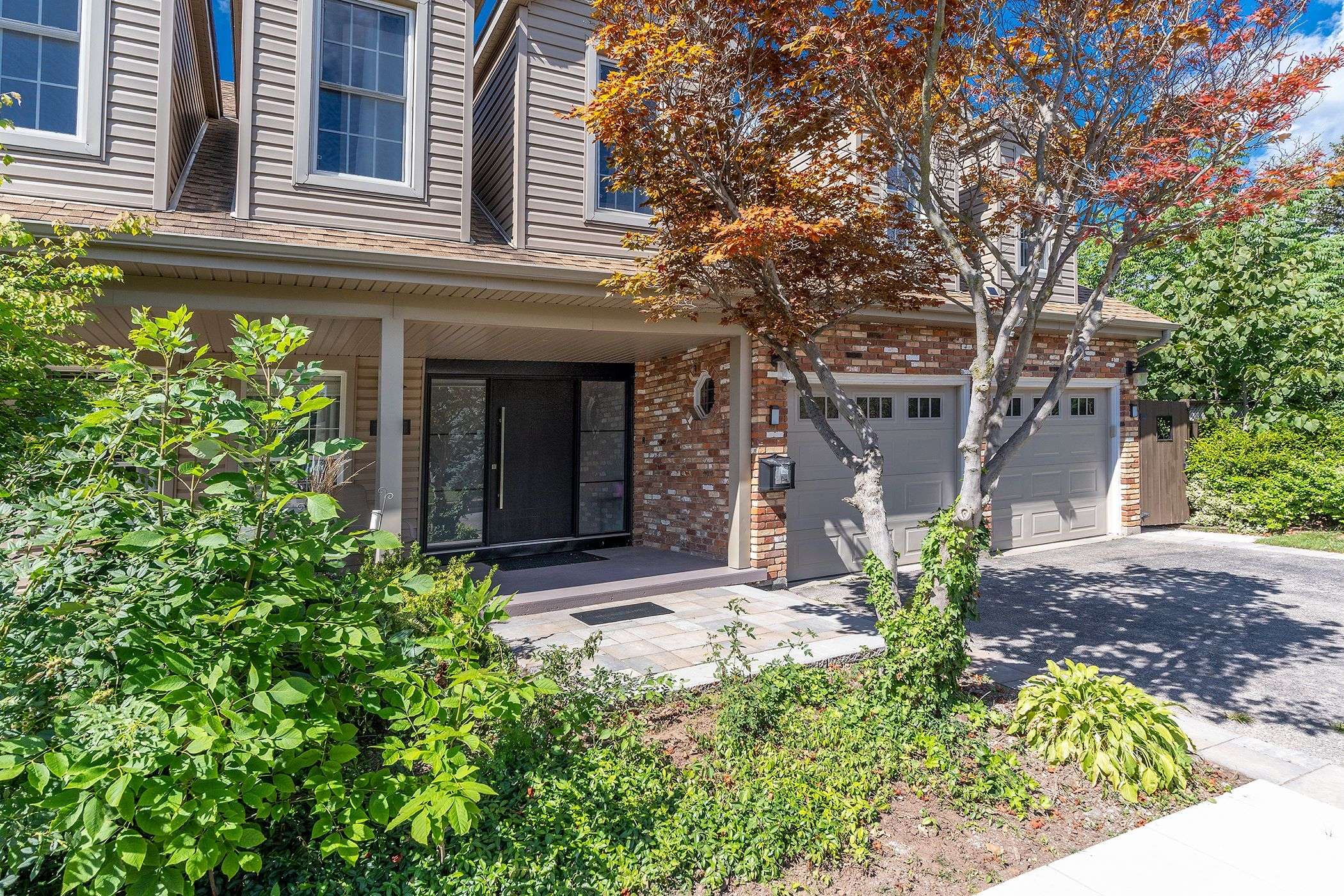 Burlington, ON L7L 2K1,436 GOODRAM DR