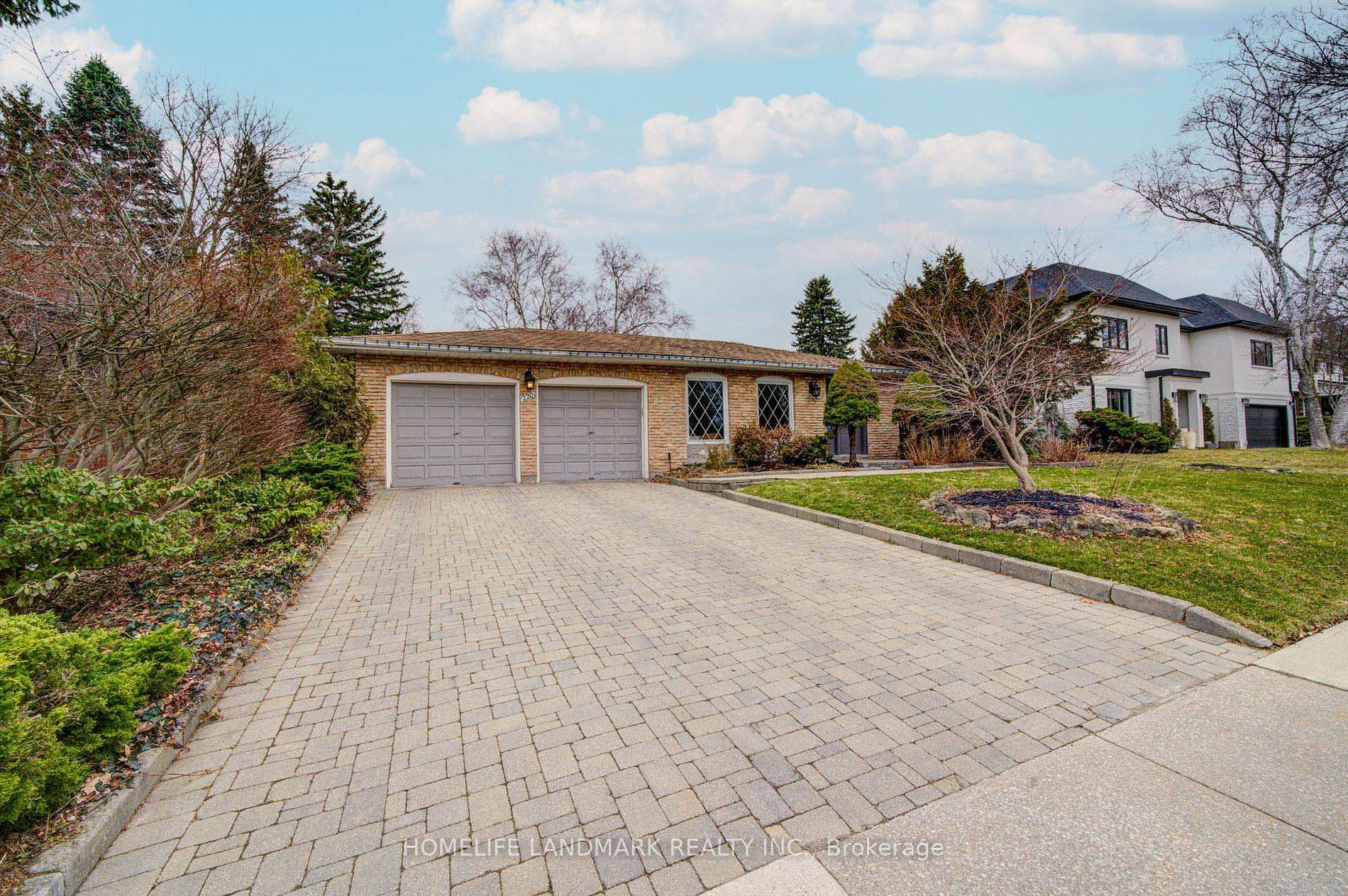 Oakville, ON L6J 5G4,2207 Elmhurst AVE