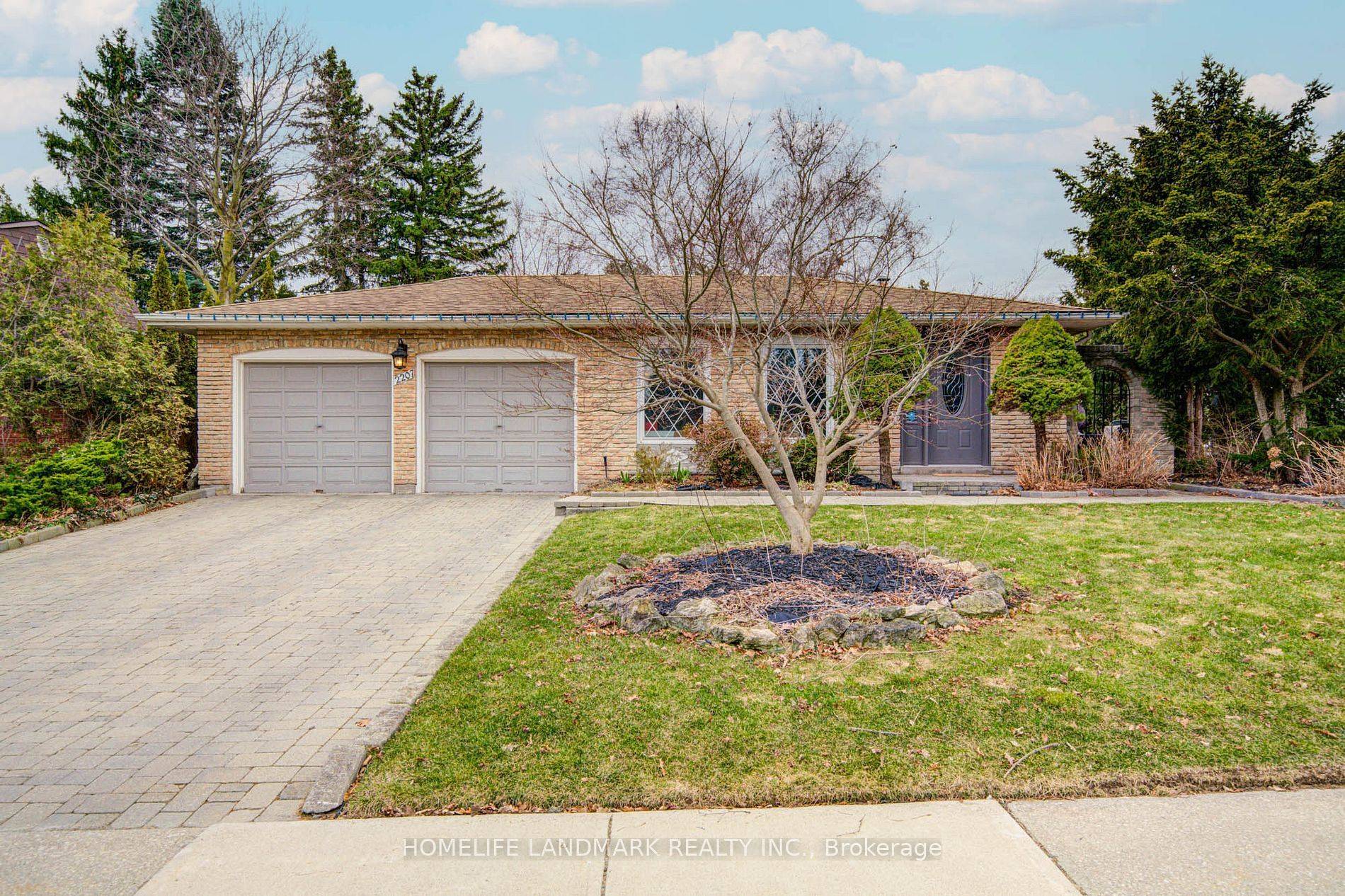 Oakville, ON L6J 5G4,2207 Elmhurst AVE