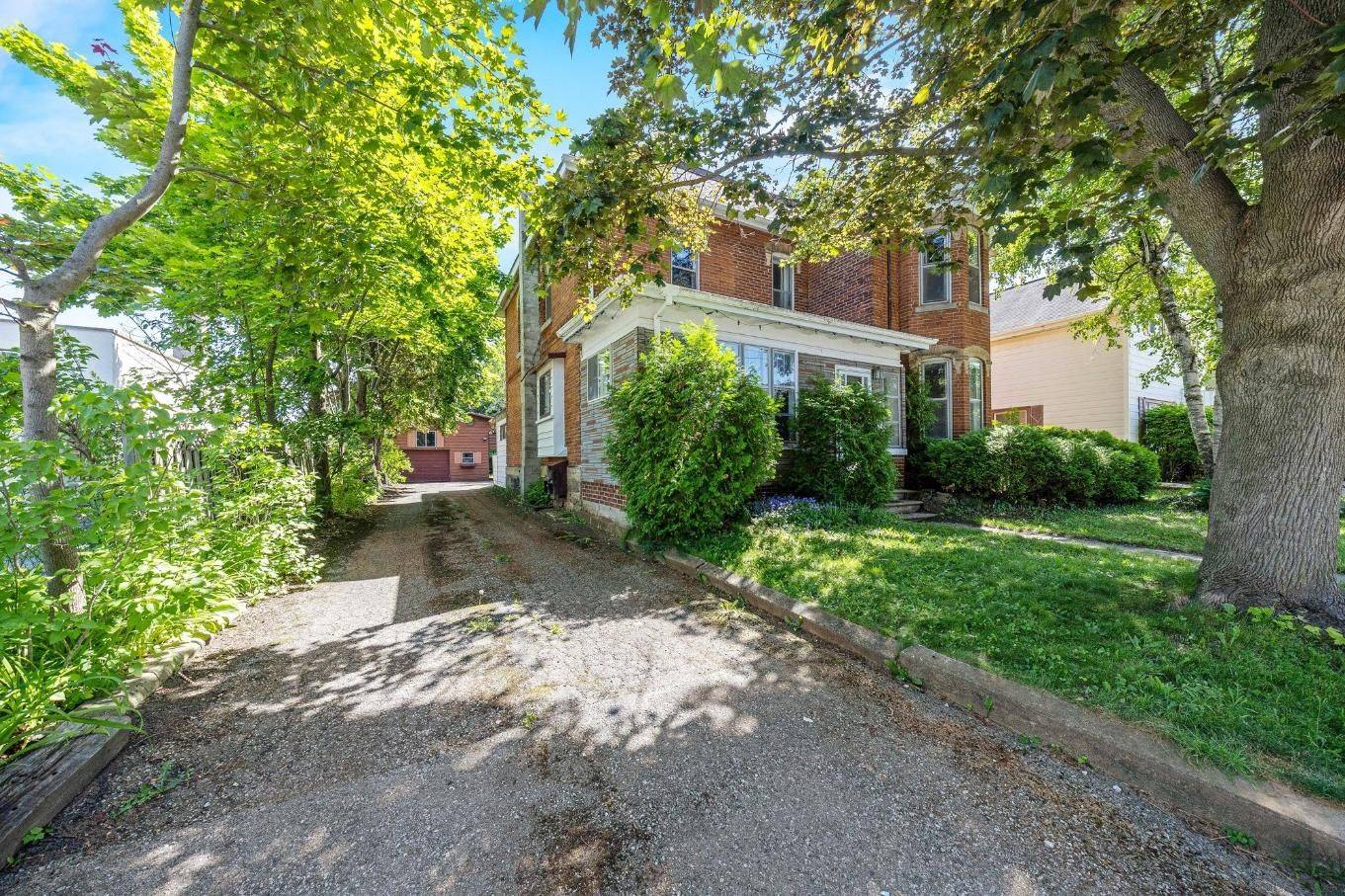 Halton Hills, ON L7J 1Z8,53 Willow ST N
