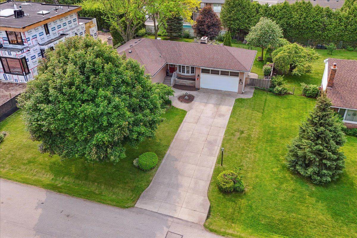 Oakville, ON L6L 3X9,357 Seaton DR