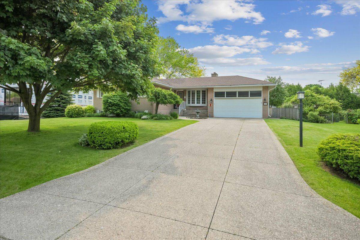 Oakville, ON L6L 3X9,357 Seaton DR