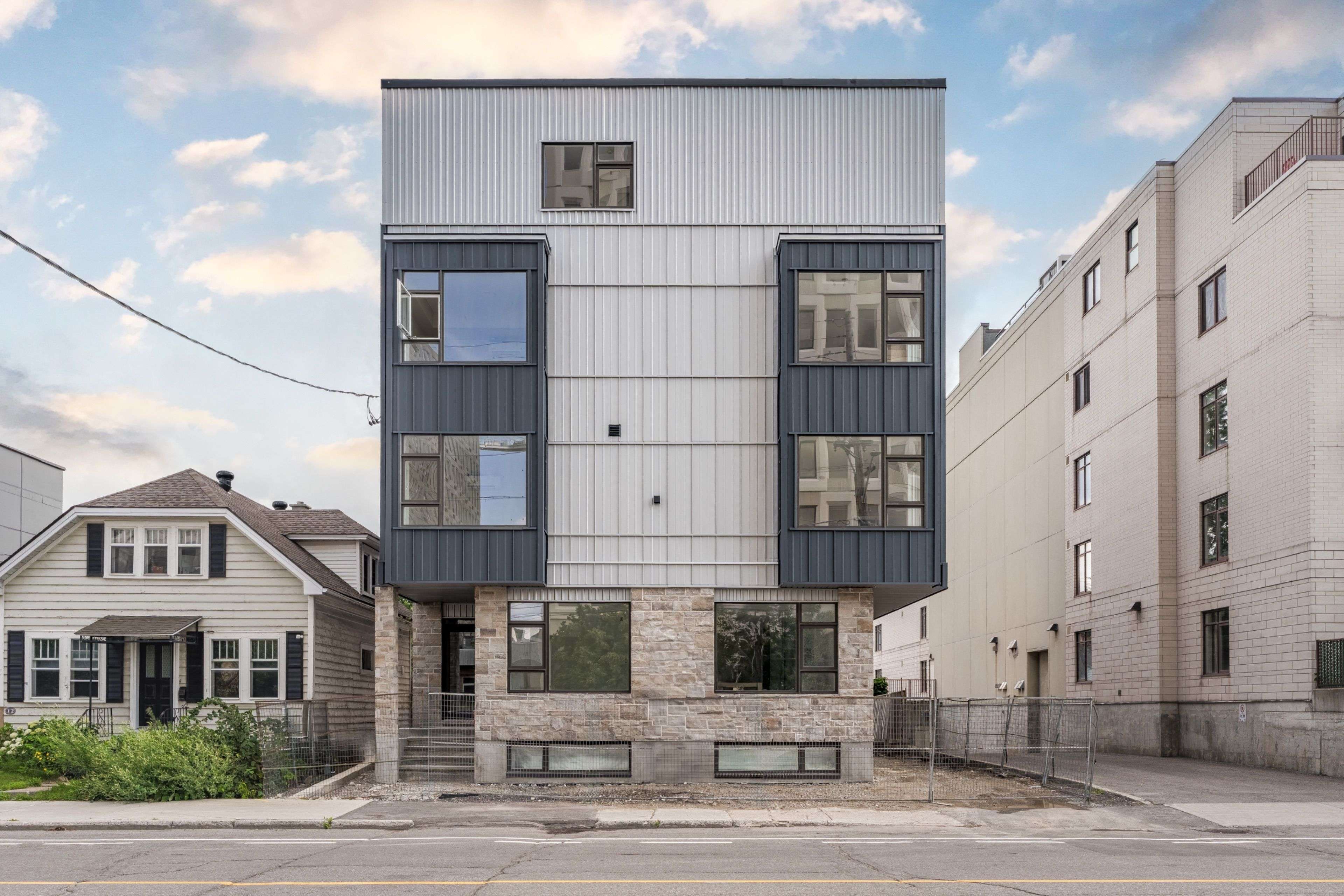 Vanier And Kingsview Park, ON K1L 6R2,10 MCARTHUR AVE #002